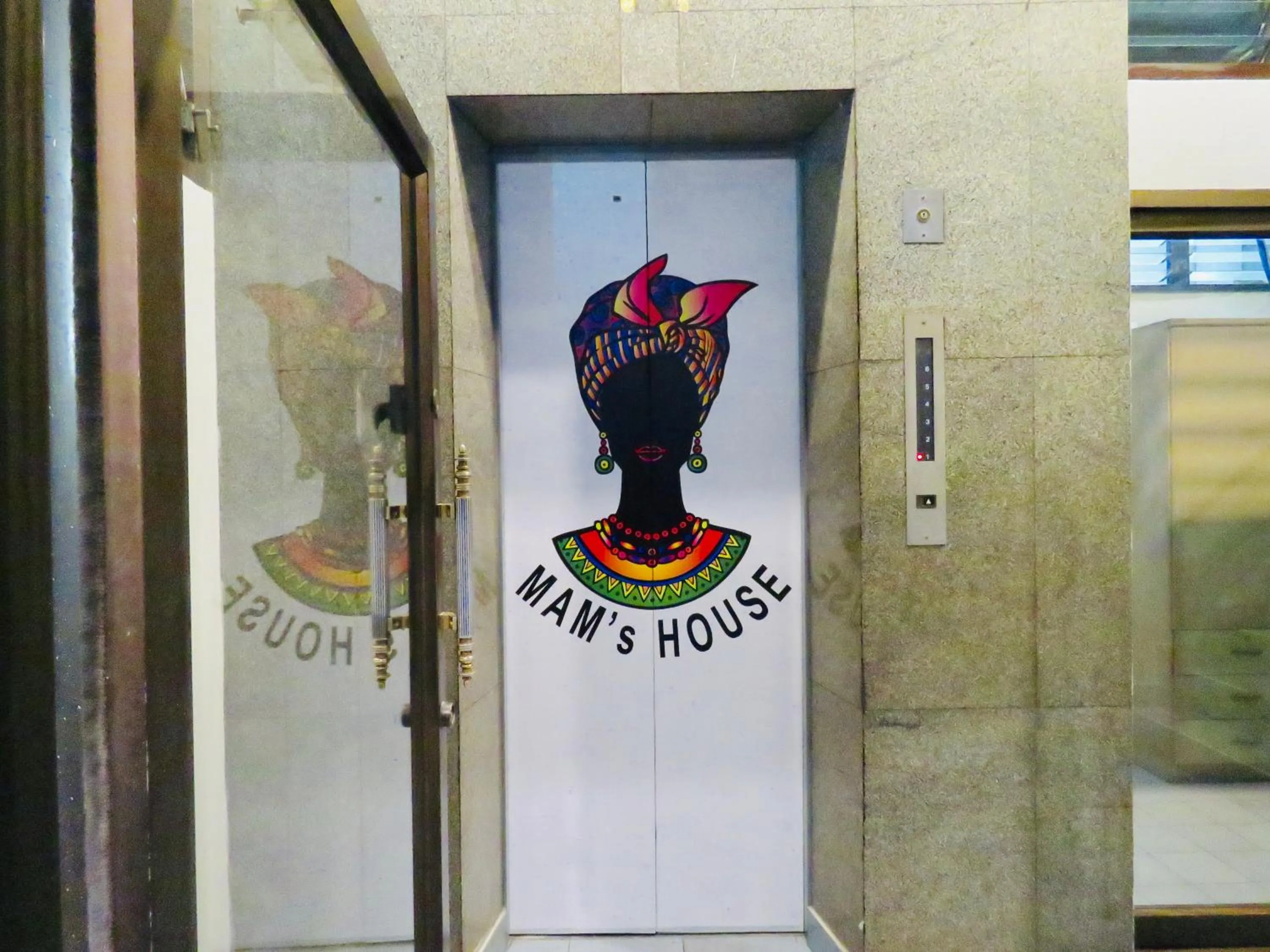 Facade/entrance in Mam's House Khaosan