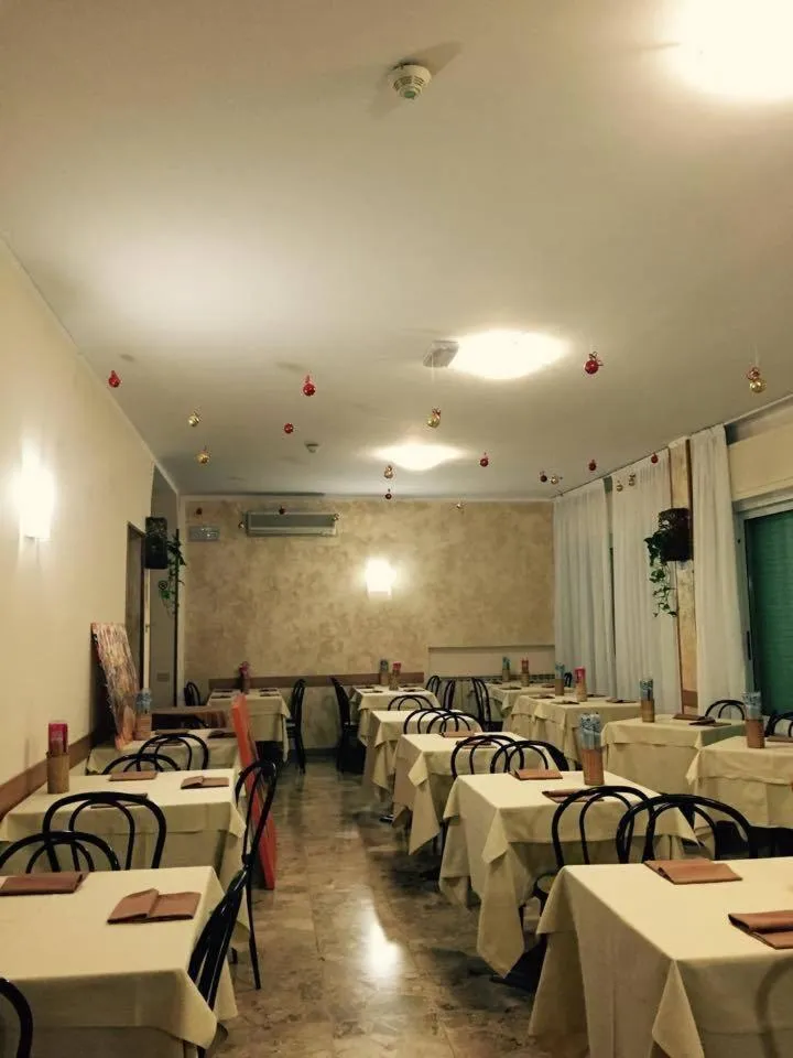 Restaurant/places to eat in Hotel Capri