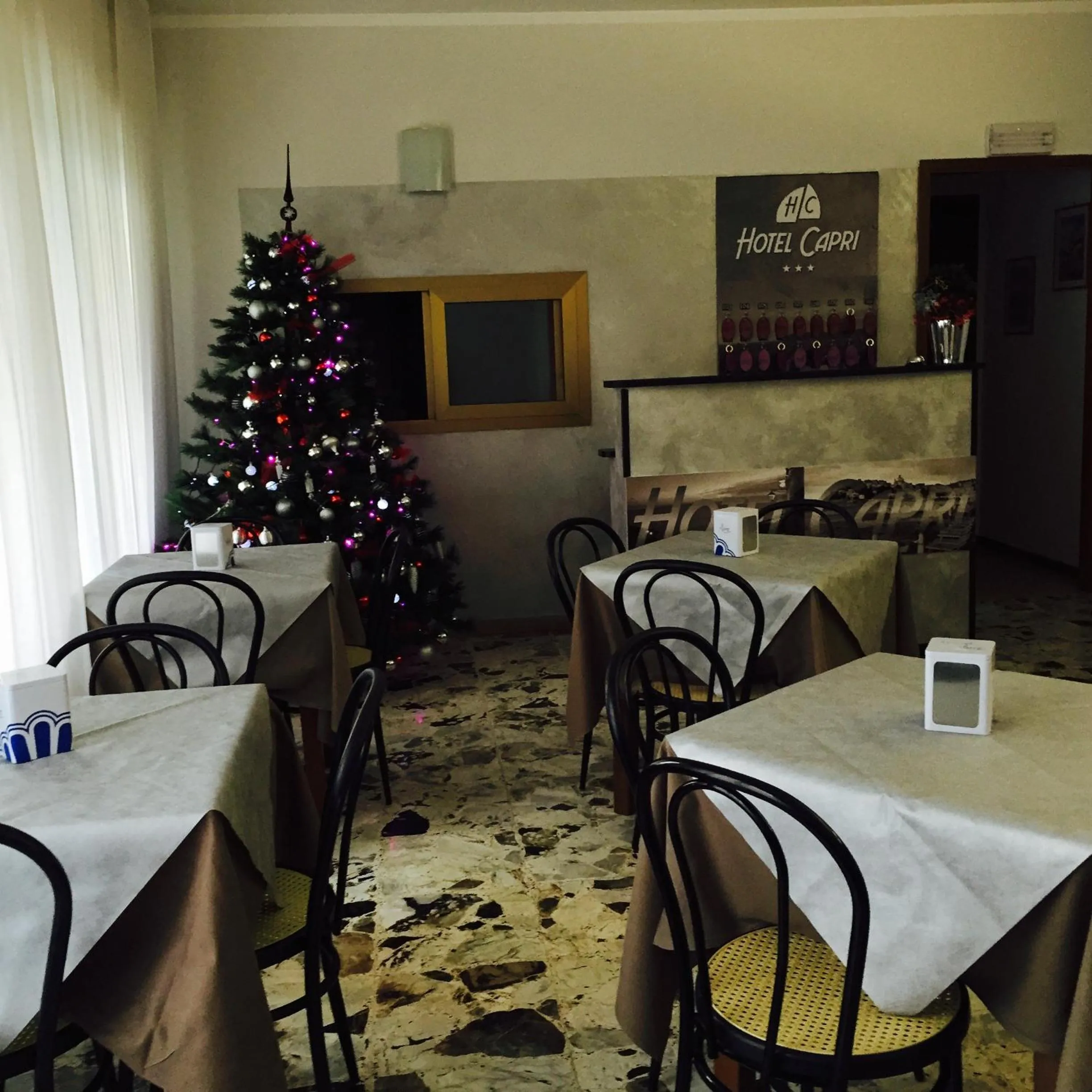 Restaurant/places to eat in Hotel Capri