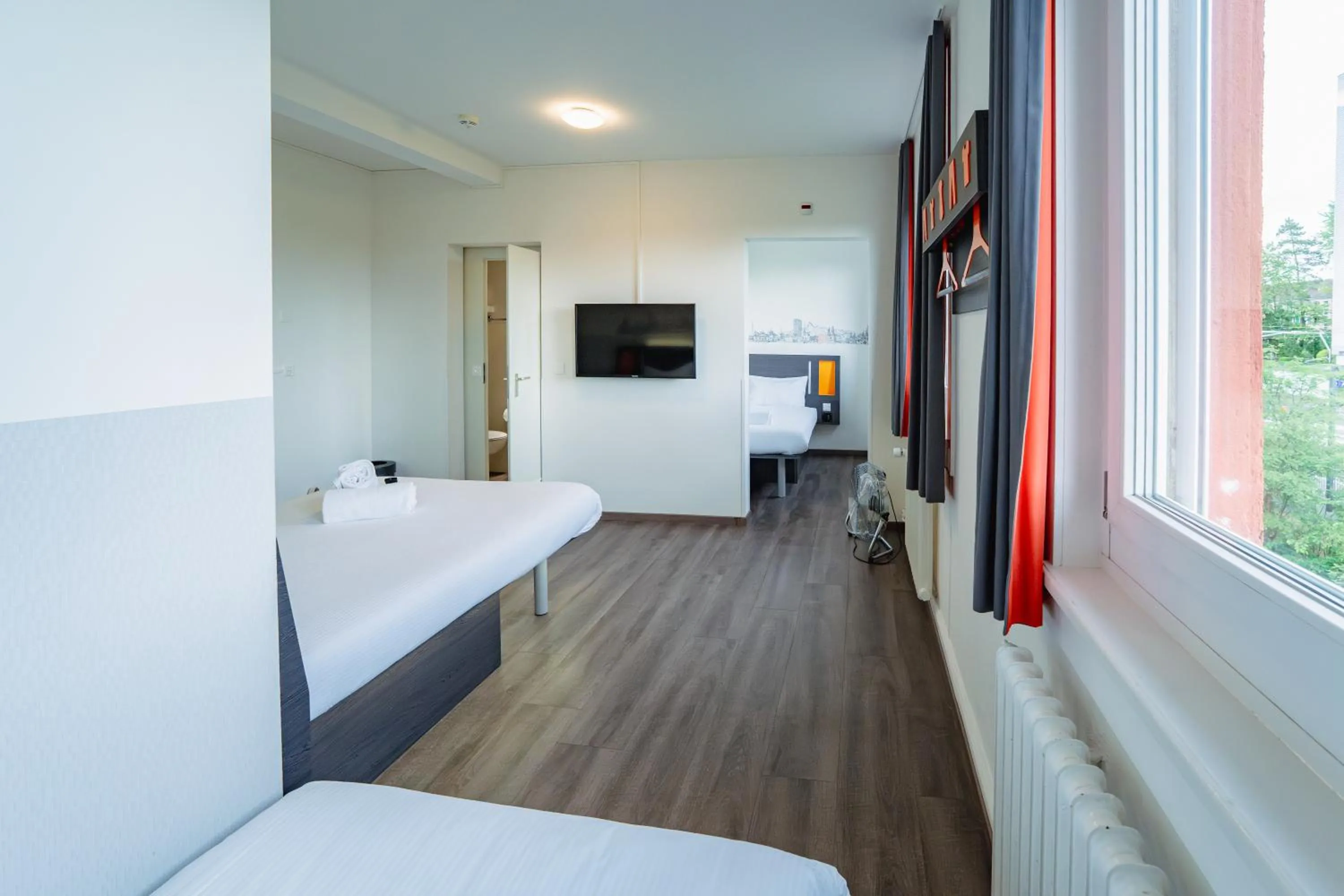 Photo of the whole room in easyHotel Zürich City West
