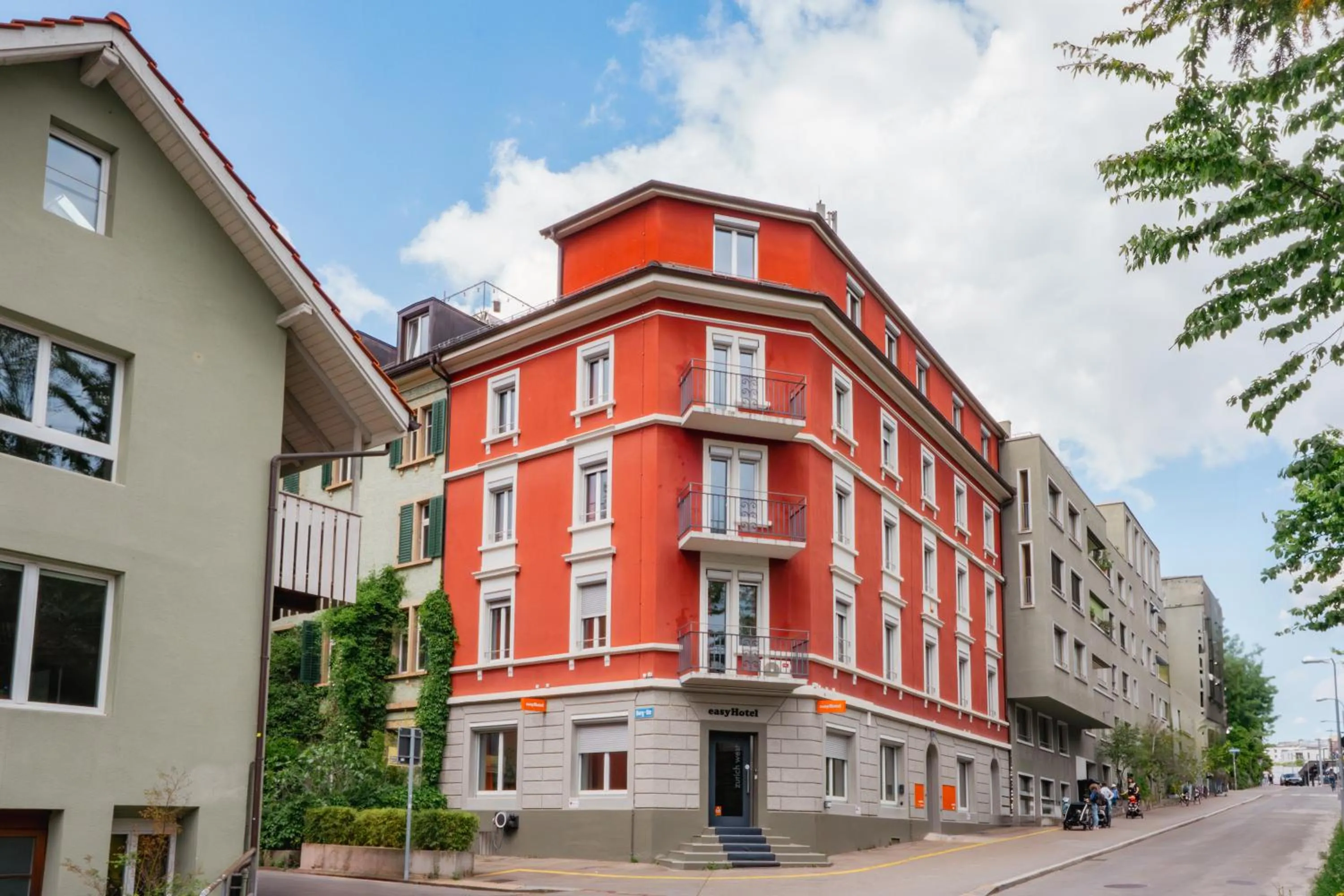 Property building in easyHotel Zürich City West
