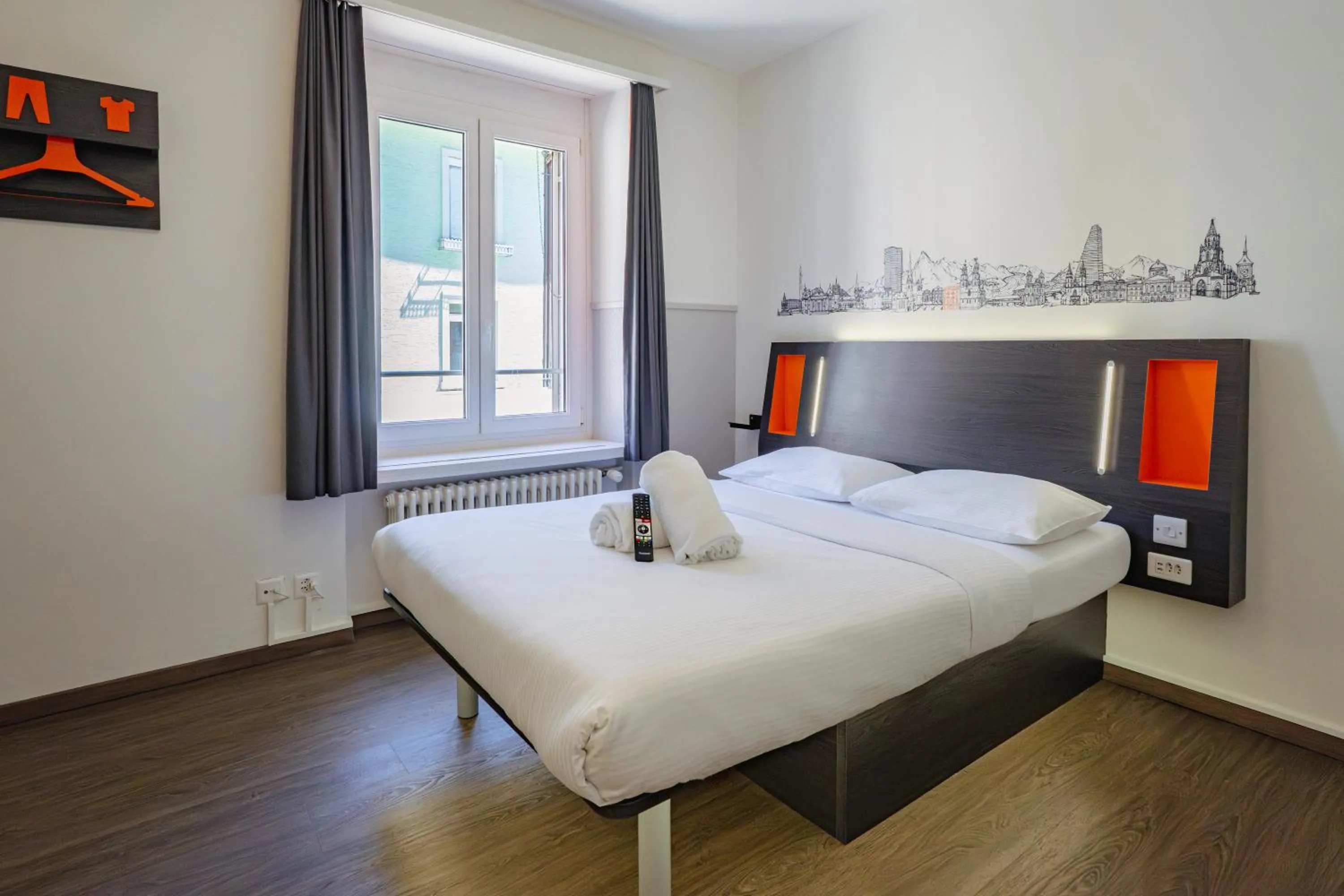Photo of the whole room, Bed in easyHotel Zürich City Limmatplatz