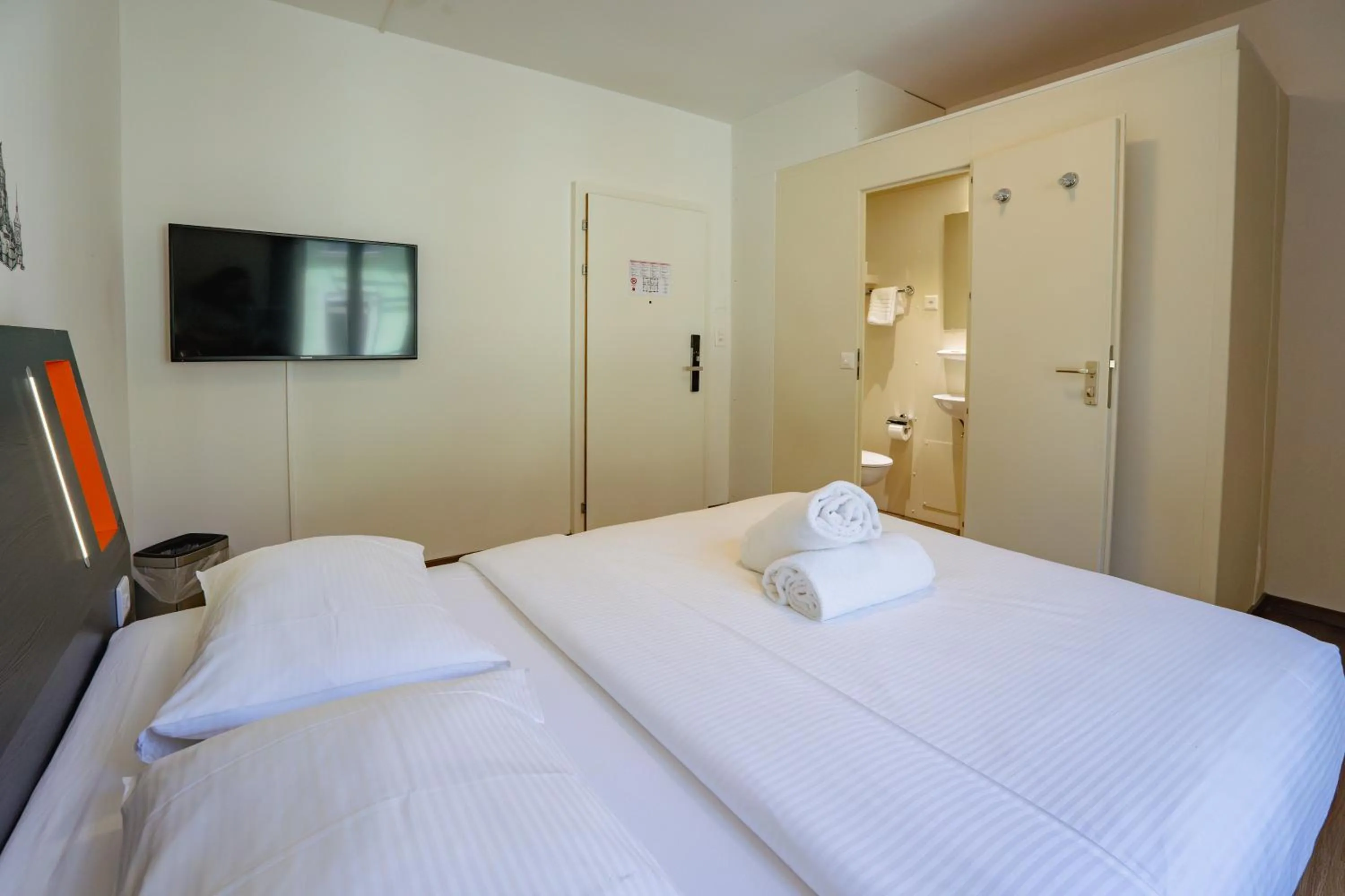 TV and multimedia, Bed in easyHotel Zürich City Limmatplatz