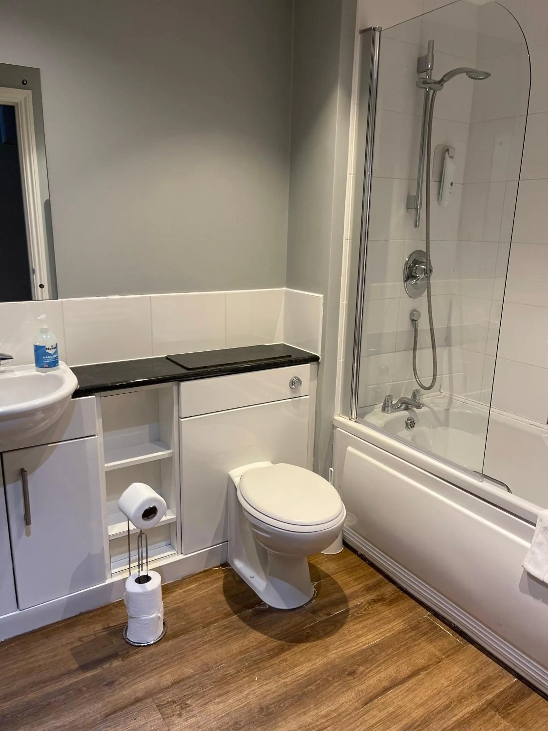 Shower in Belgrade Plaza Serviced Apartments