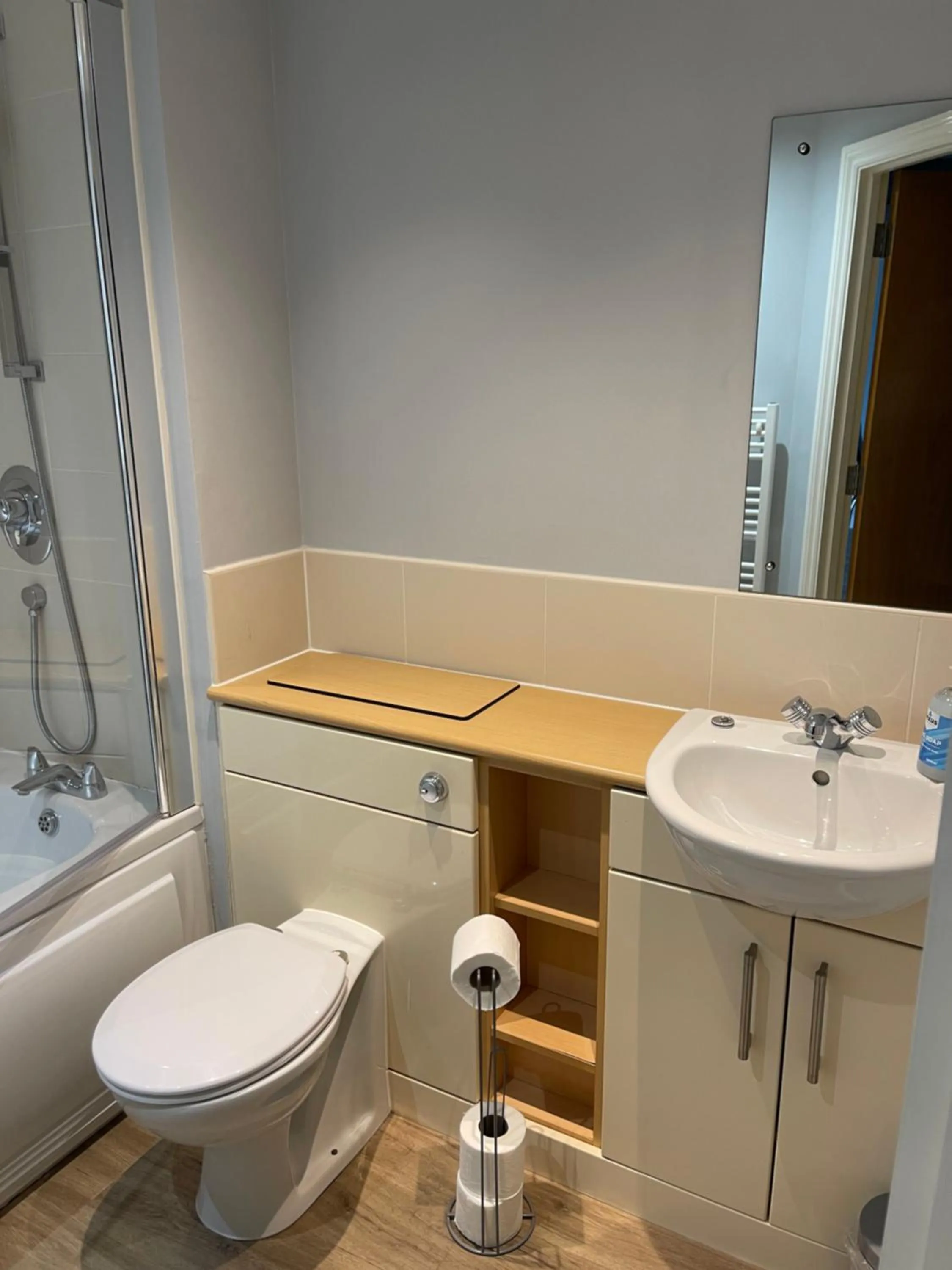 Shower in Belgrade Plaza Serviced Apartments