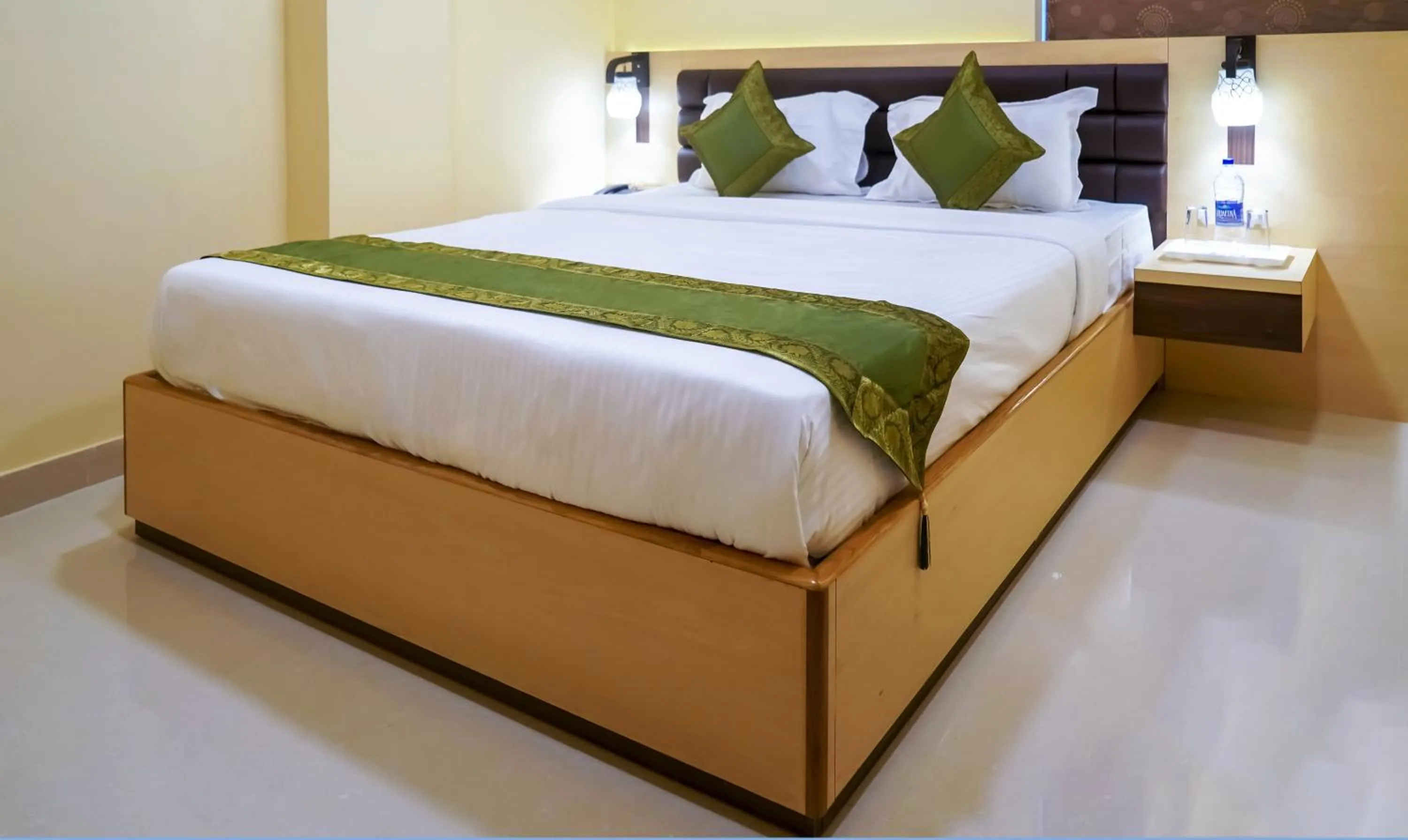 Bed in Treebo Oasis, Laxmisagar