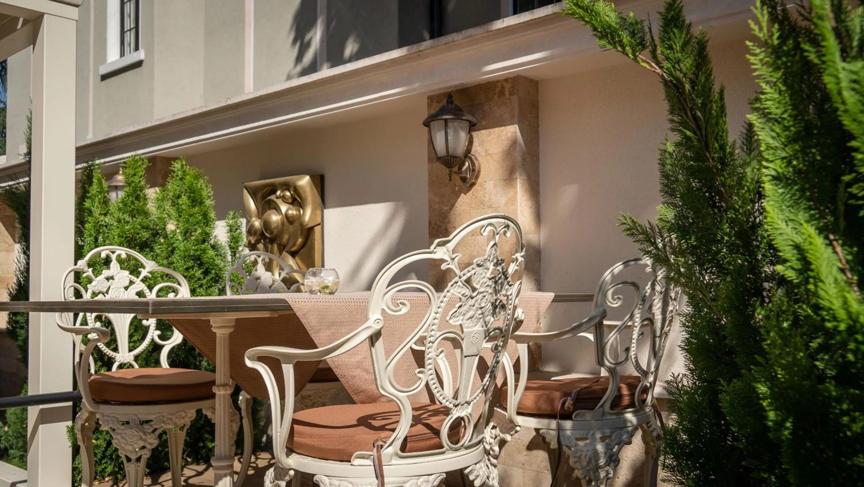 Restaurant/places to eat in Residence City Garden - Certificate of Excellence Top 10 BEST Five-Stars City Hotels for 2024 awarded by HTIF