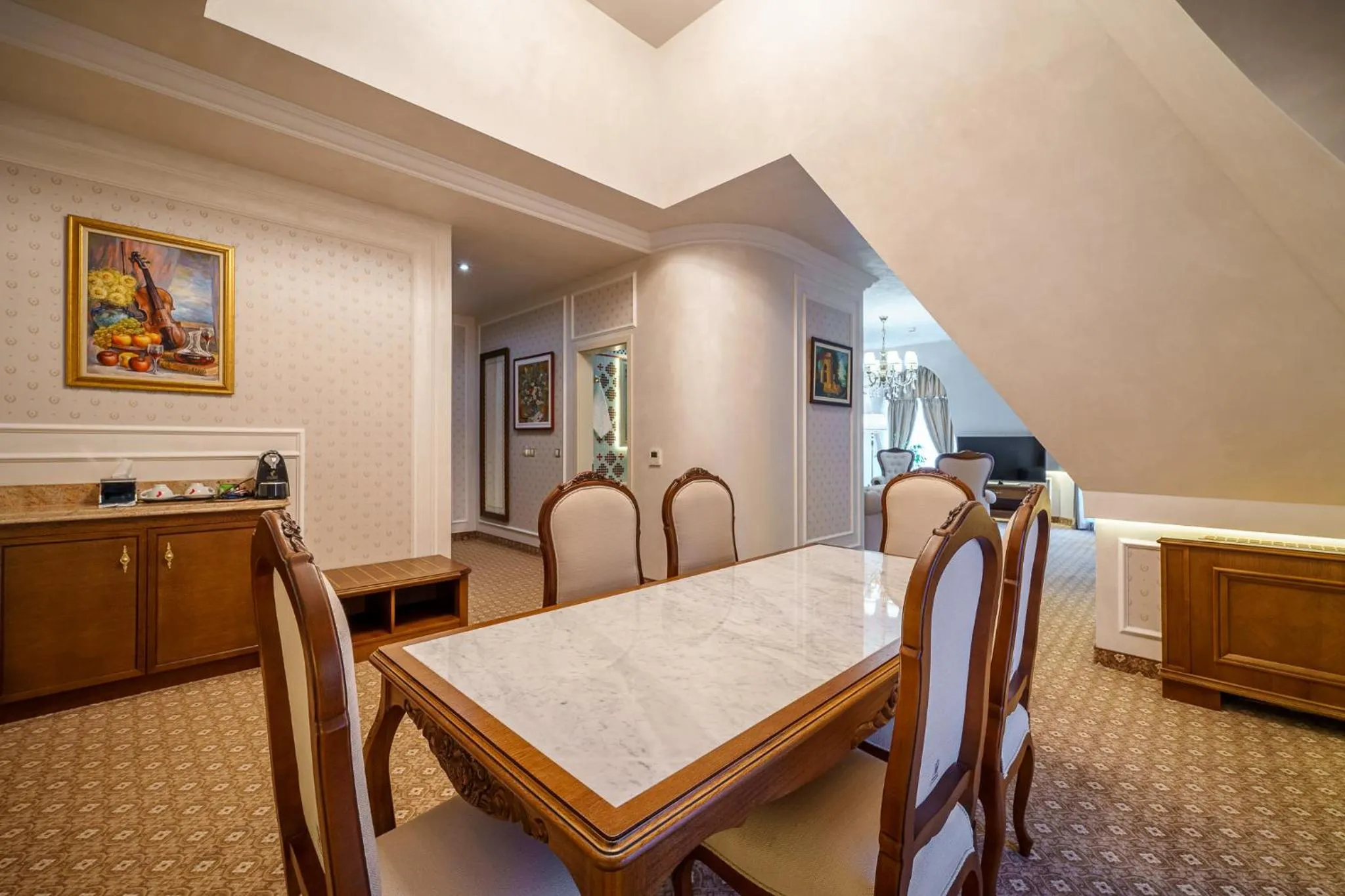 Dining area in Residence City Garden - Certificate of Excellence Top 10 BEST Five-Stars City Hotels for 2024 awarded by HTIF