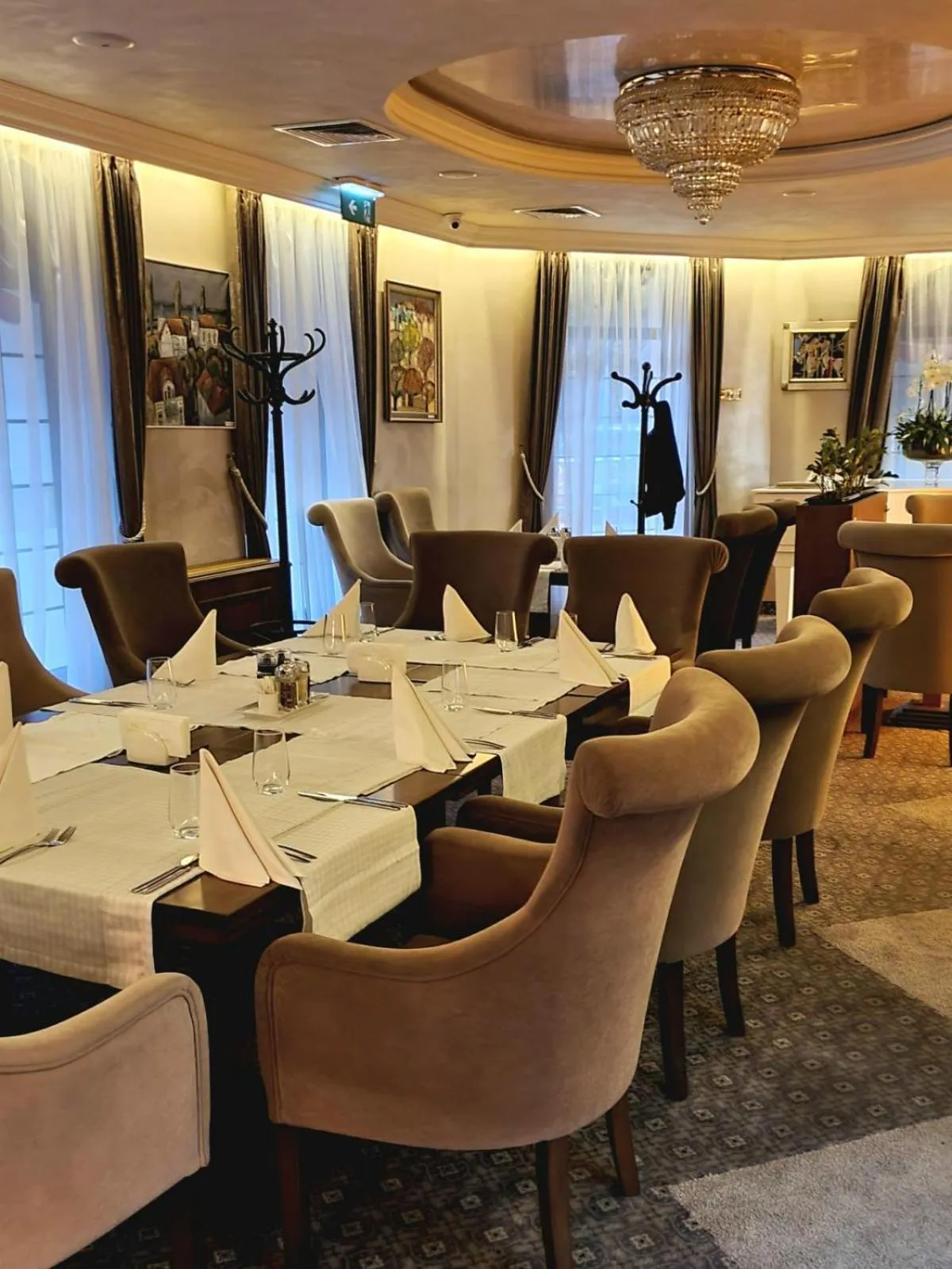 Restaurant/places to eat in Residence City Garden - Certificate of Excellence Top 10 BEST Five-Stars City Hotels for 2024 awarded by HTIF