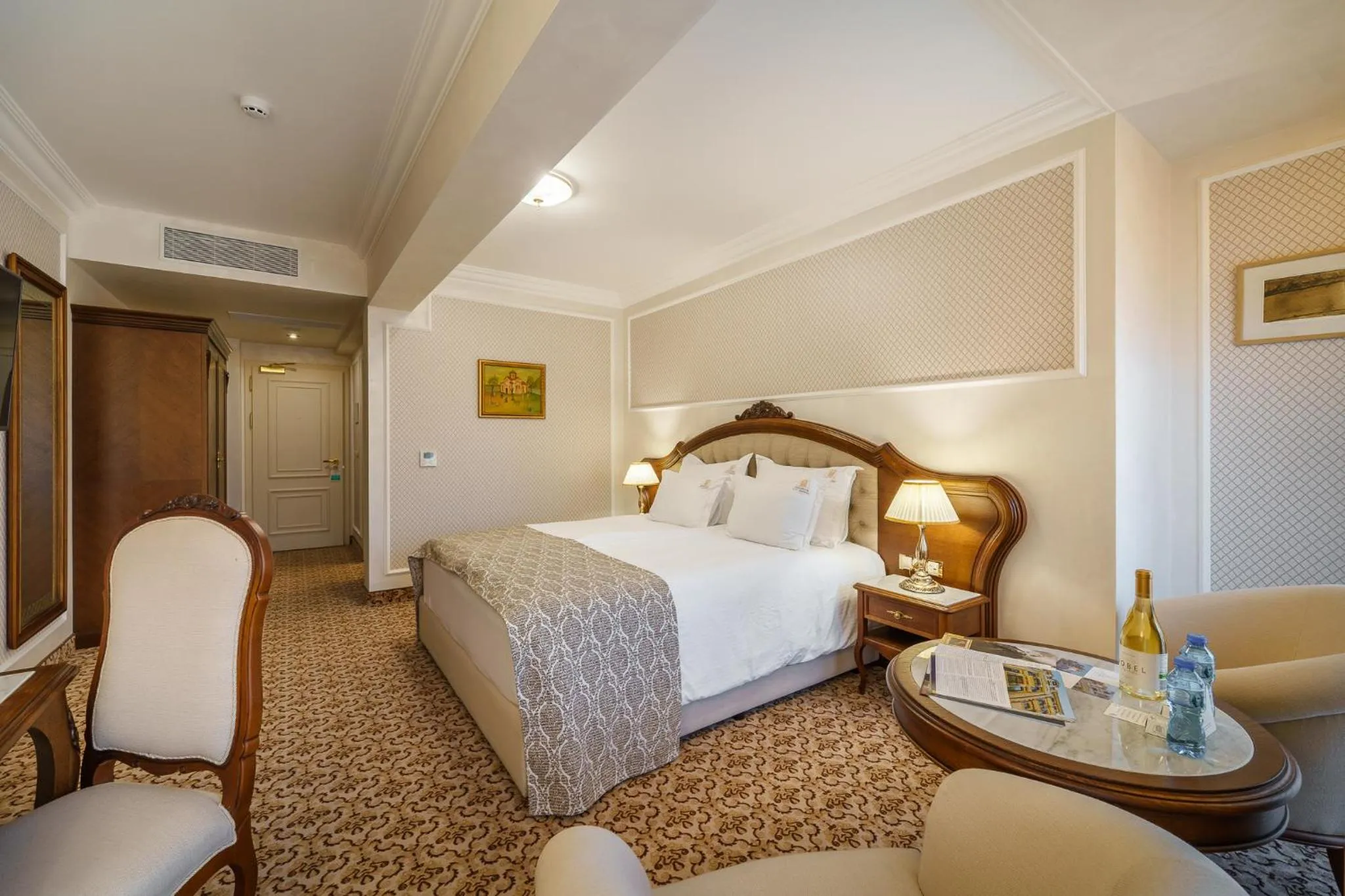 Bedroom, Bed in Residence City Garden - Certificate of Excellence Top 10 BEST Five-Stars City Hotels for 2024 awarded by HTIF