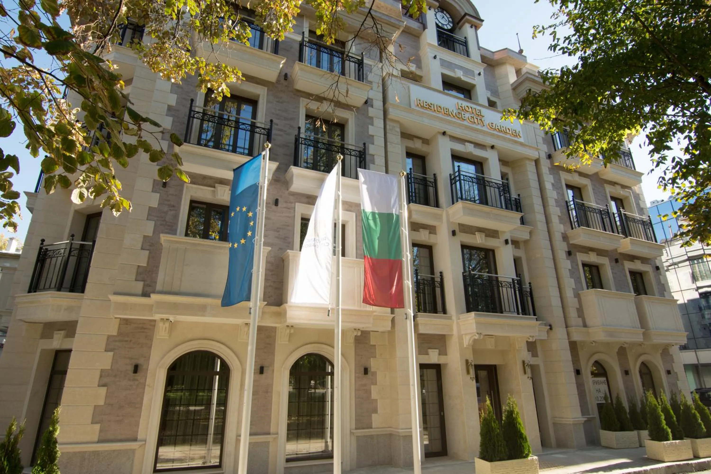 Property building in Residence City Garden - Certificate of Excellence Top 10 BEST Five-Stars City Hotels for 2024 awarded by HTIF