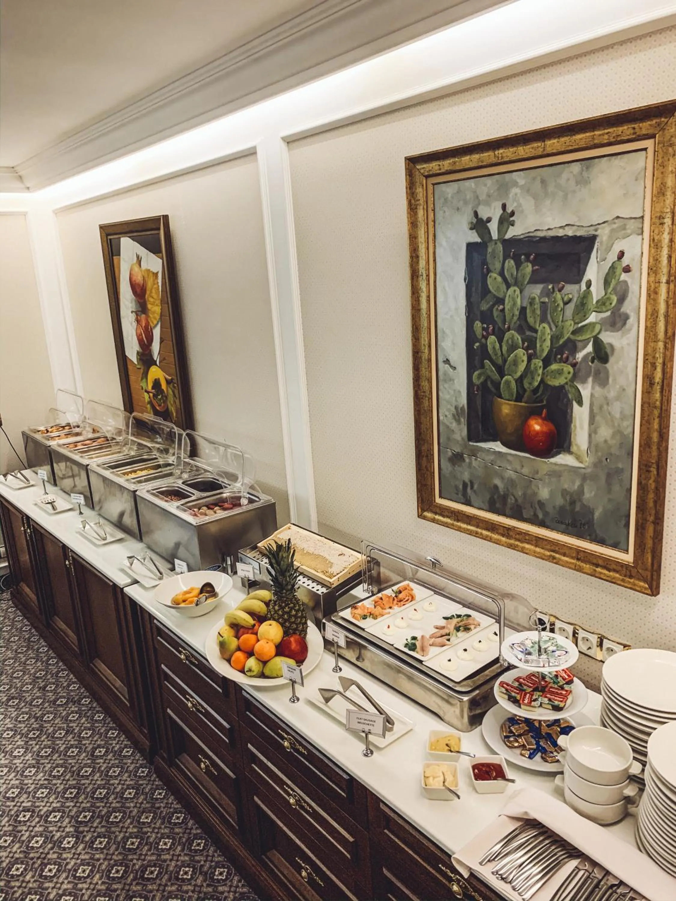 Breakfast in Residence City Garden - Certificate of Excellence Top 10 BEST Five-Stars City Hotels for 2024 awarded by HTIF