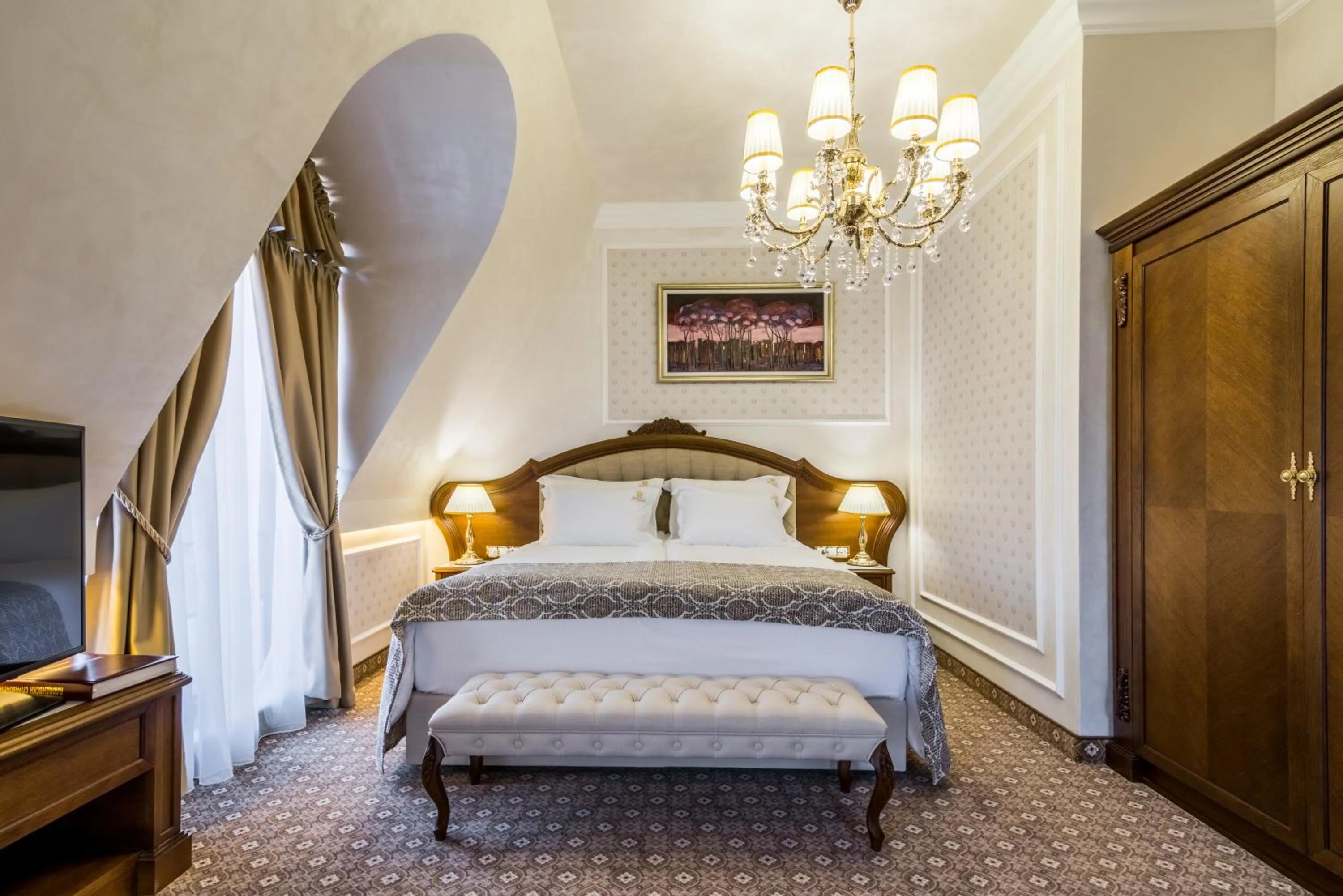 Bedroom, Bed in Residence City Garden - Certificate of Excellence Top 10 BEST Five-Stars City Hotels for 2024 awarded by HTIF