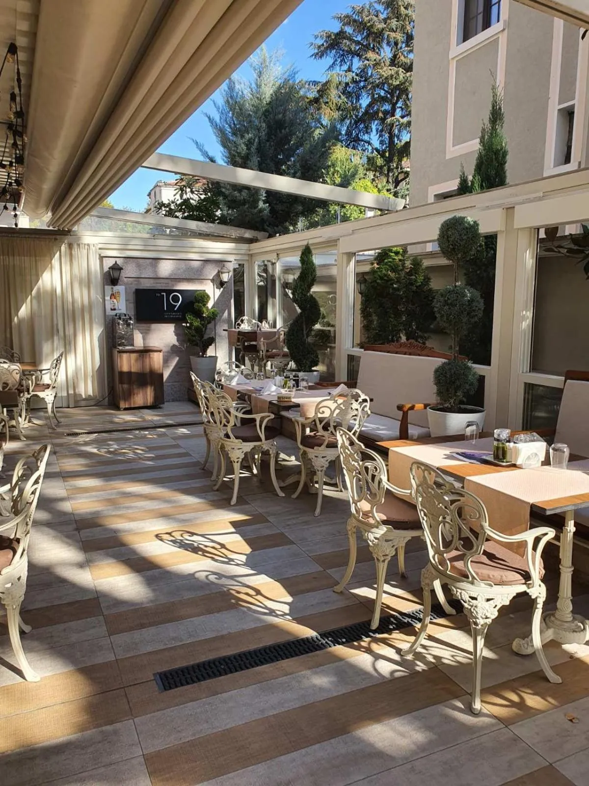 Restaurant/places to eat in Residence City Garden - Certificate of Excellence Top 10 BEST Five-Stars City Hotels for 2024 awarded by HTIF