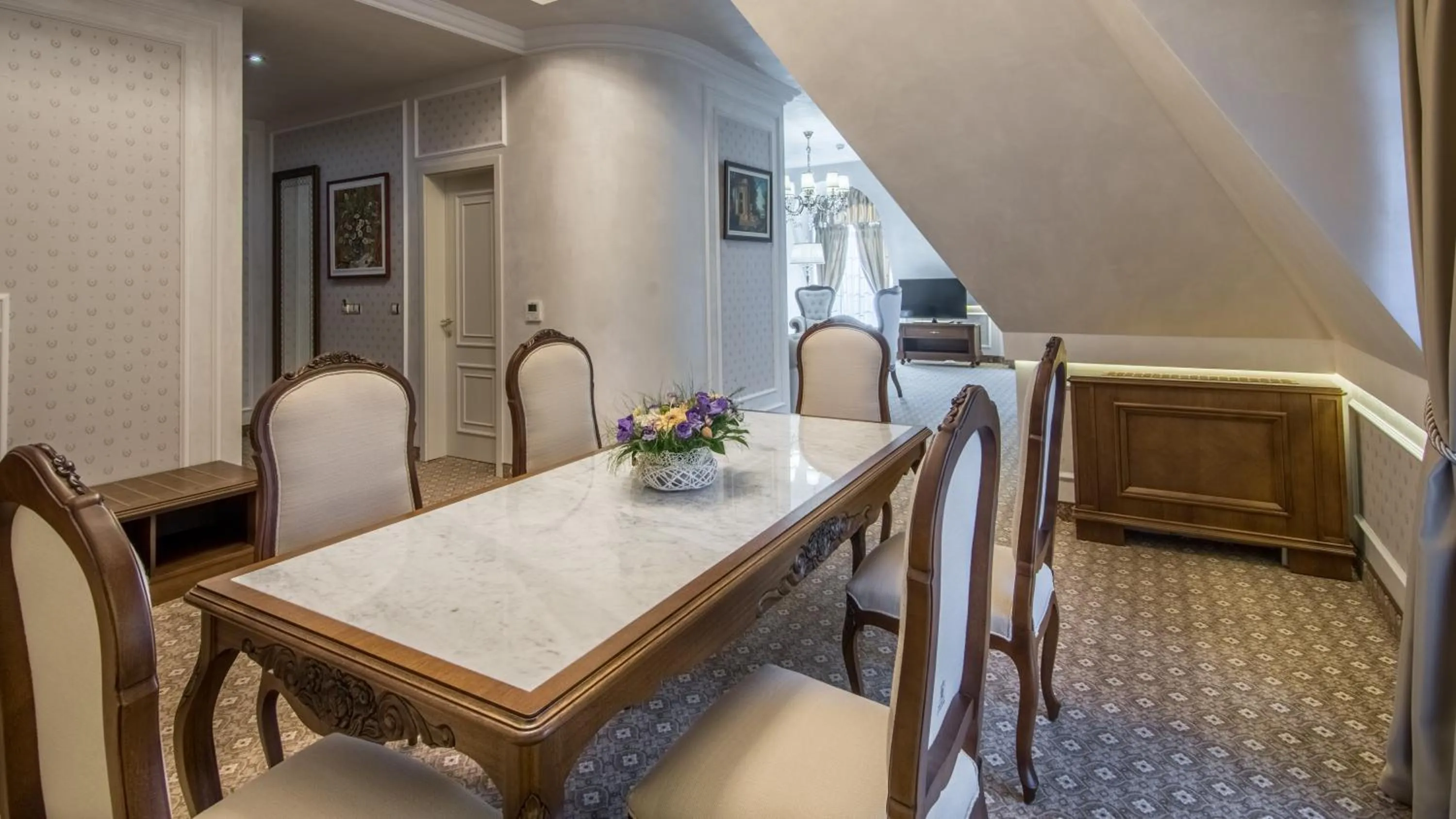 Dining area in Residence City Garden - Certificate of Excellence Top 10 BEST Five-Stars City Hotels for 2024 awarded by HTIF