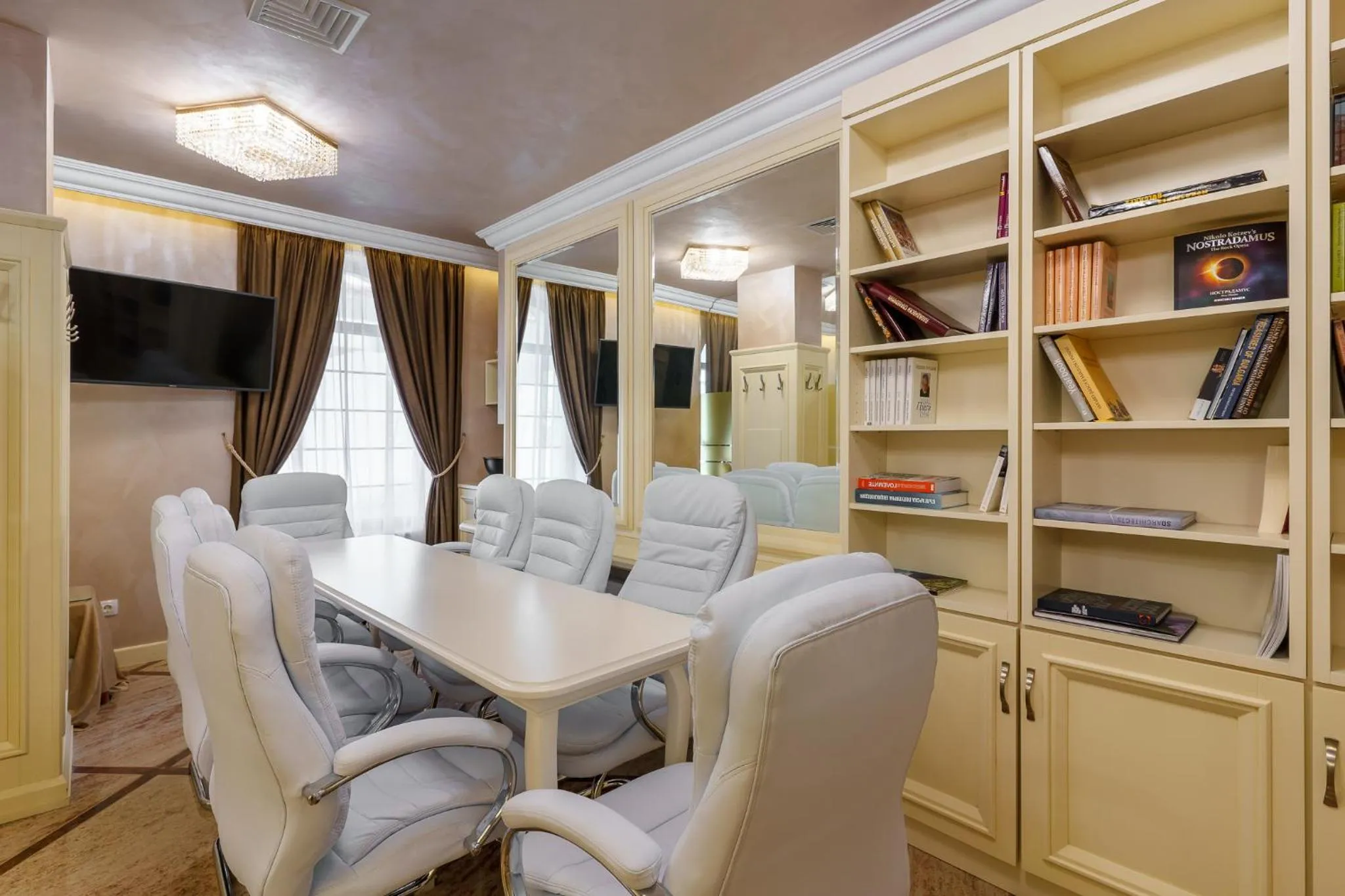 Meeting/conference room in Residence City Garden - Certificate of Excellence Top 10 BEST Five-Stars City Hotels for 2024 awarded by HTIF