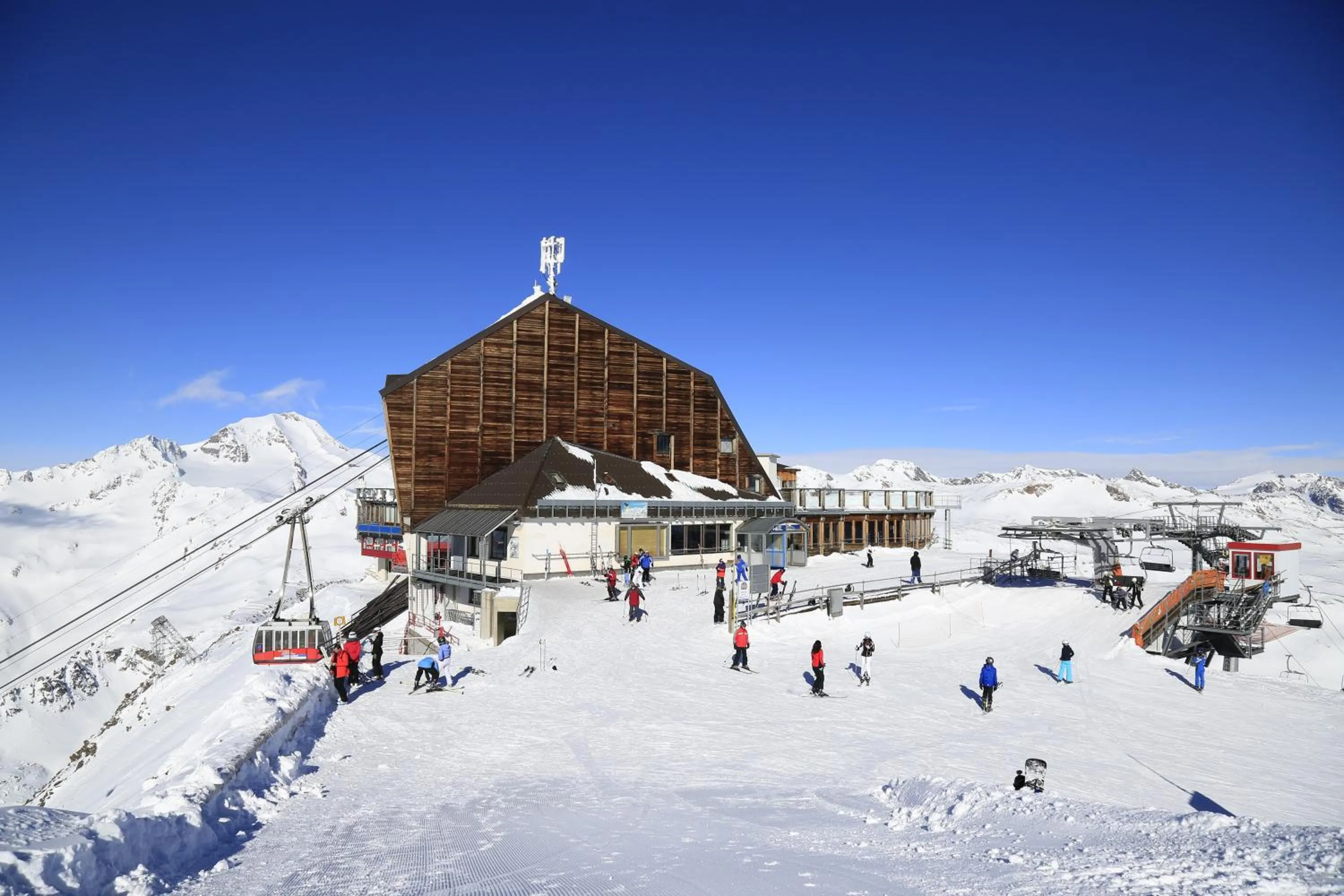 Skiing in Residence Remi