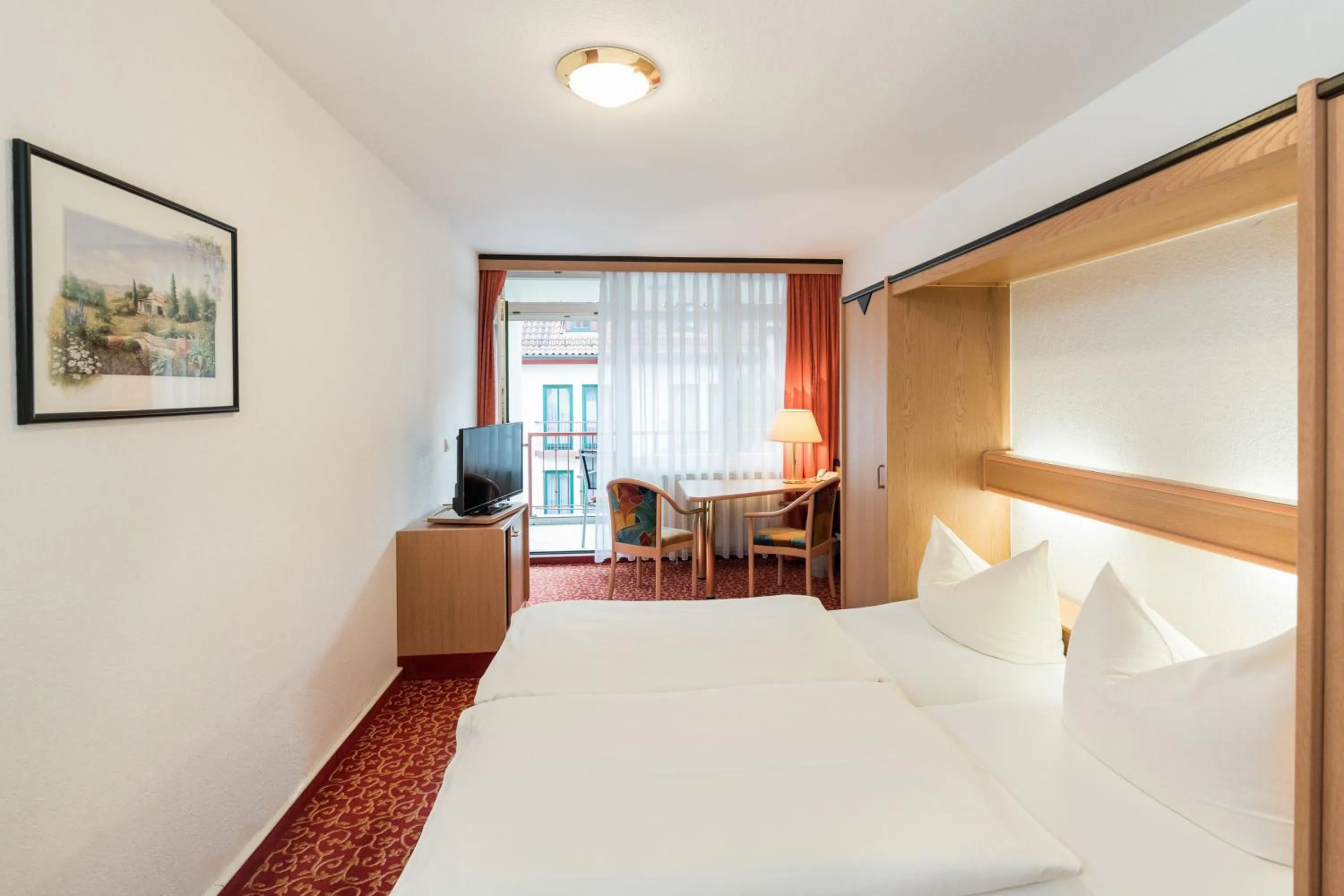 Bedroom, Bed in Hotel am Markt