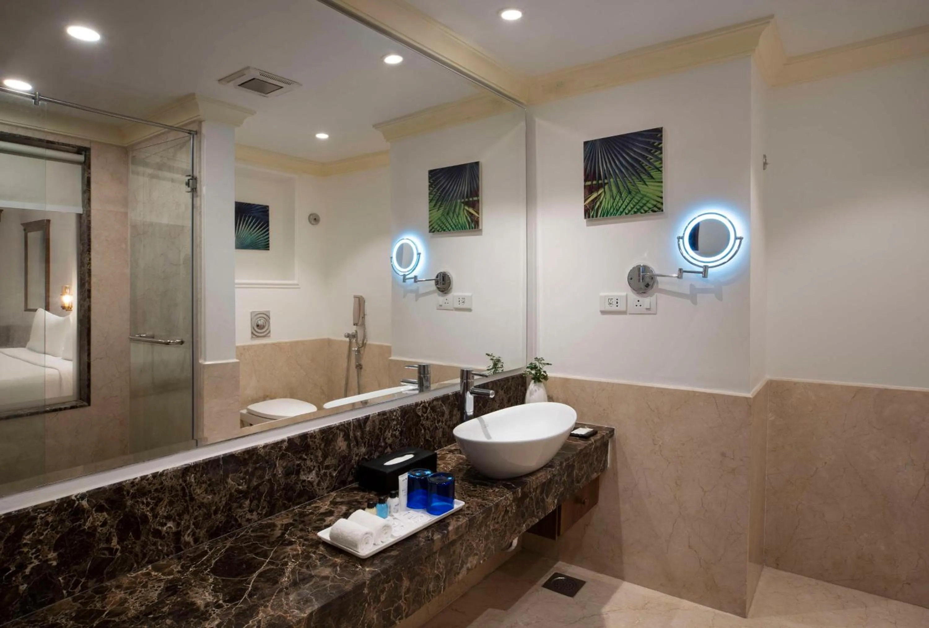 Bathroom in Radisson Blu Resort, Goa