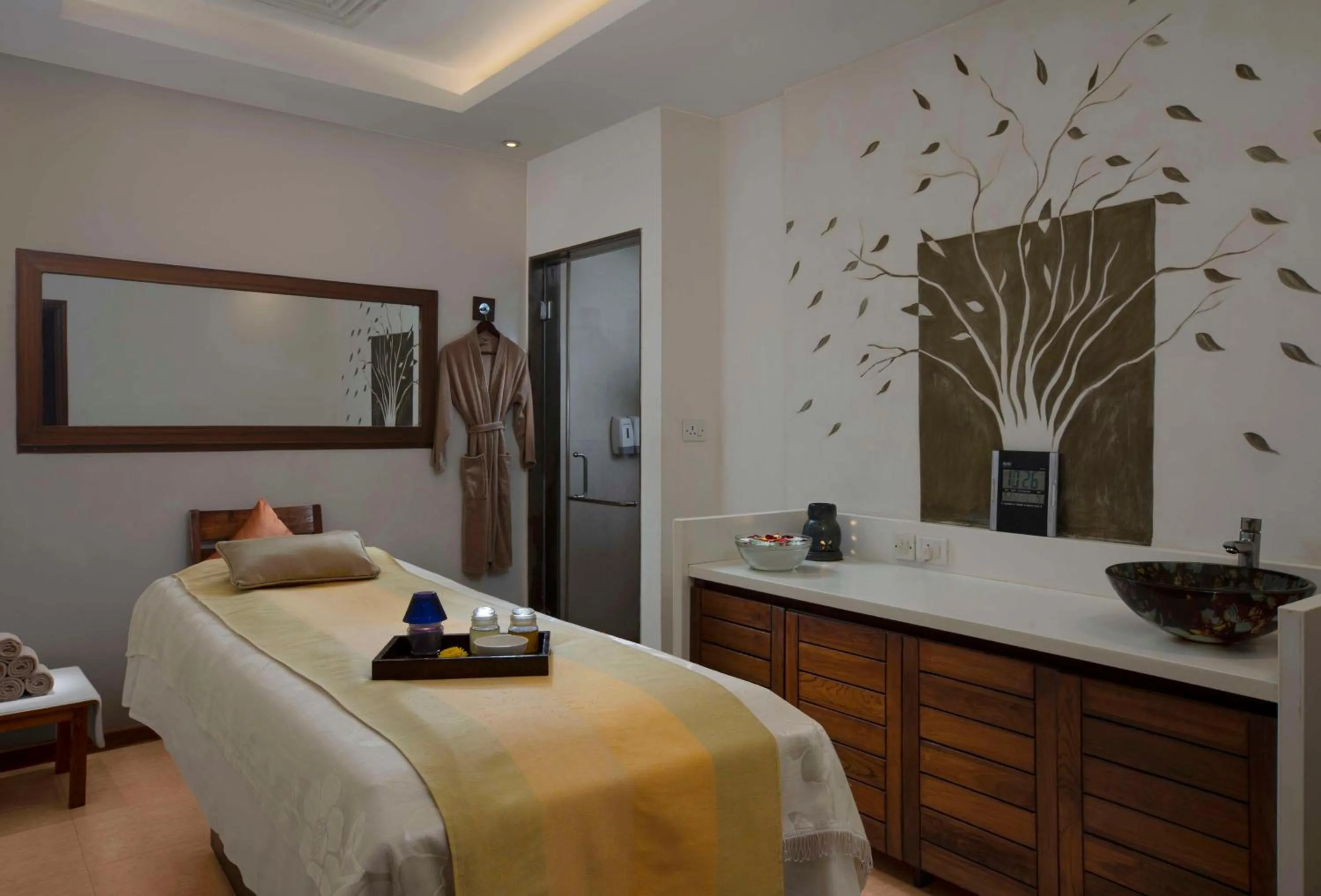 Spa and wellness centre/facilities, Bed in Radisson Blu Resort, Goa