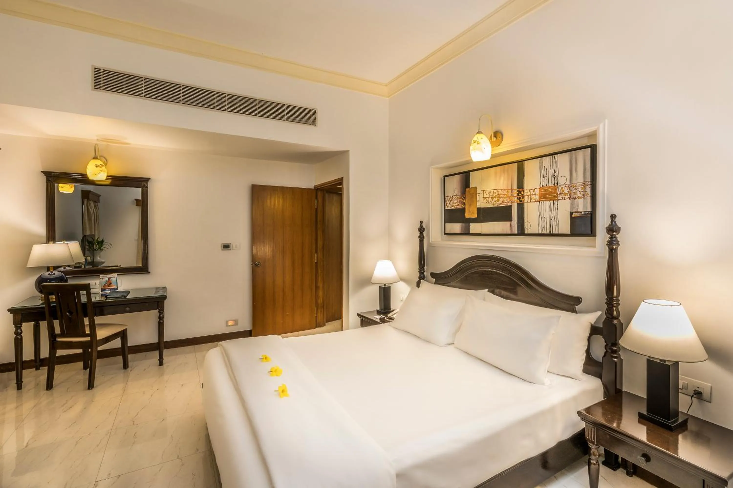 bunk bed, Bed in Radisson Blu Resort, Goa