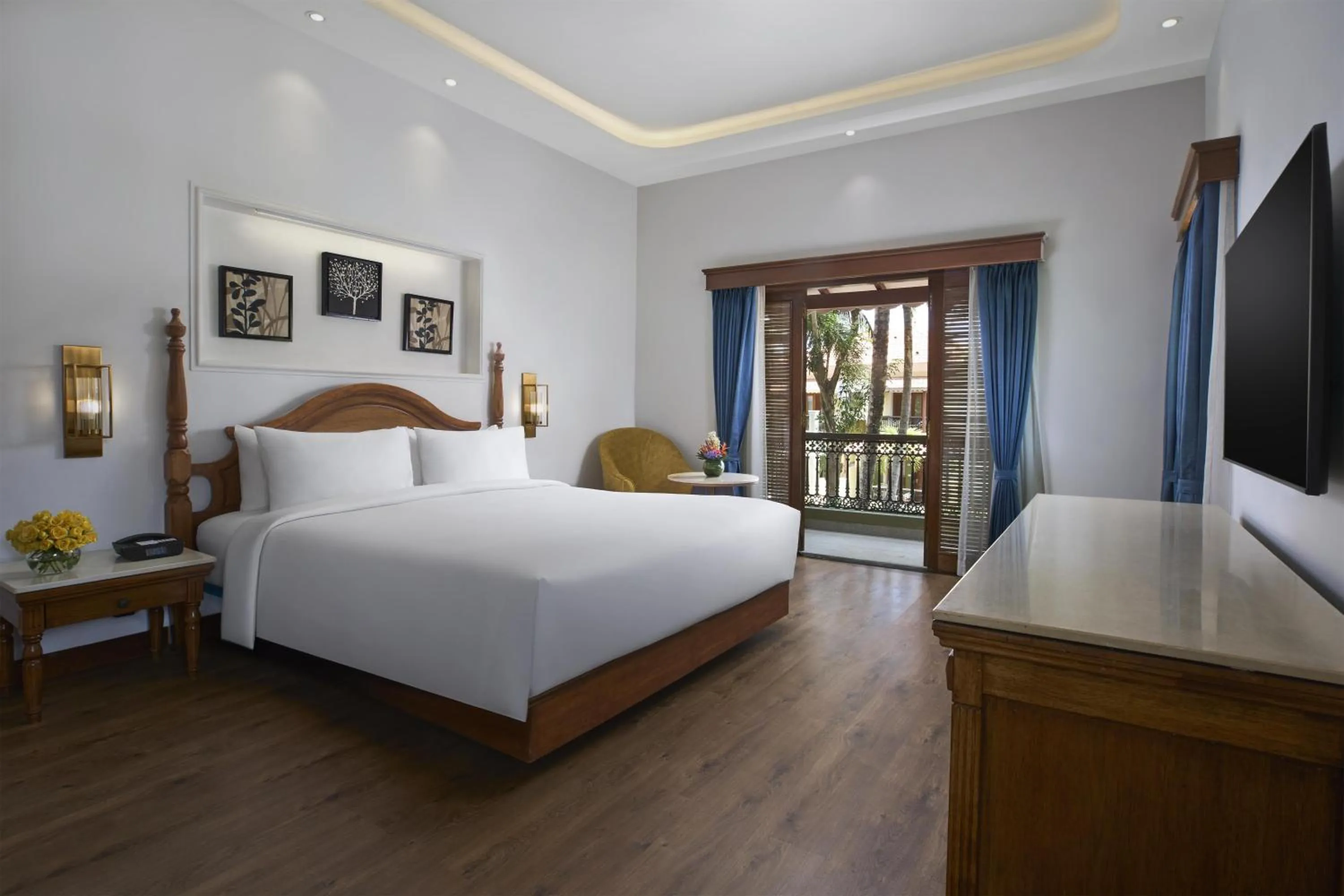 Photo of the whole room, Bed in Radisson Blu Resort, Goa
