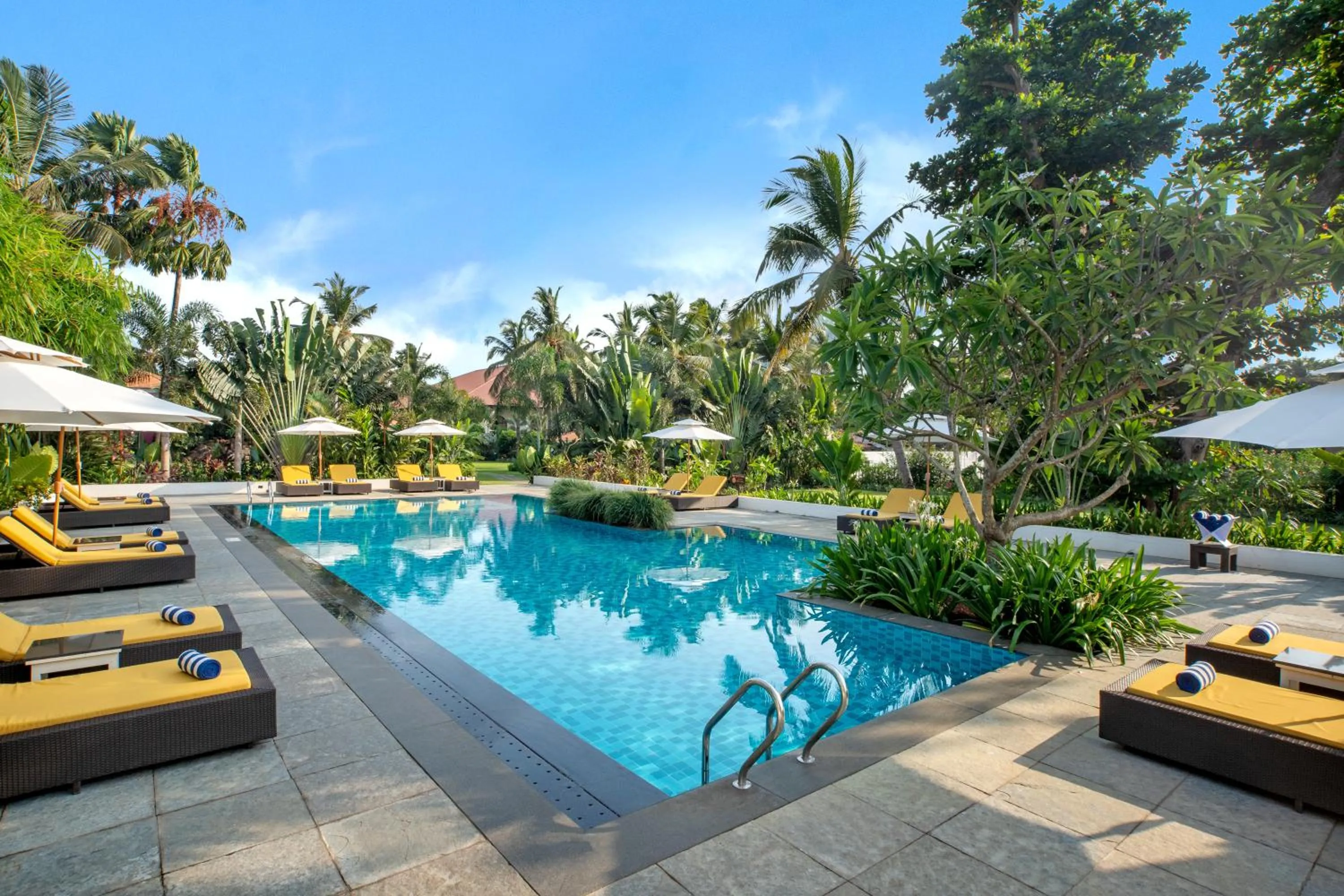 Swimming pool in Radisson Blu Resort, Goa