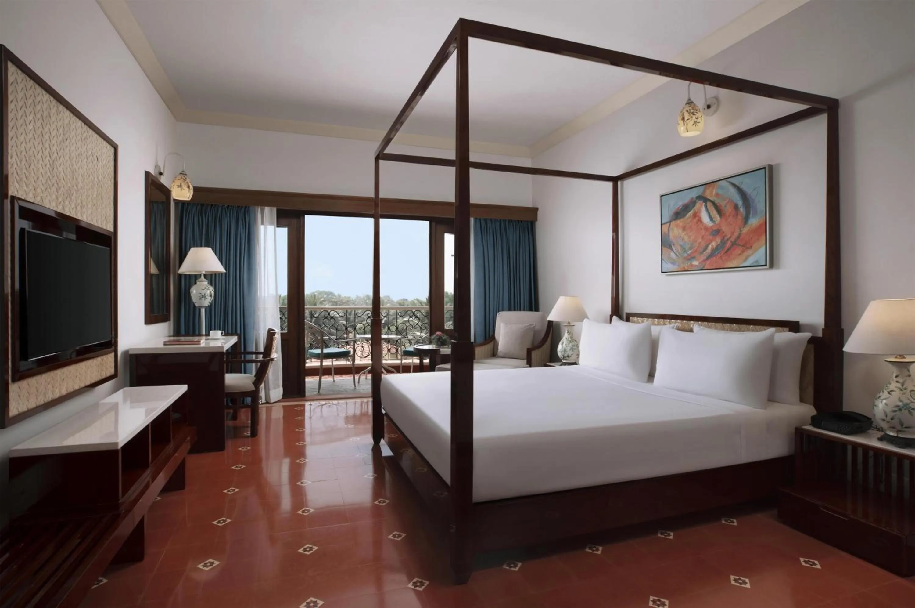 Bedroom, Bed in Radisson Blu Resort, Goa