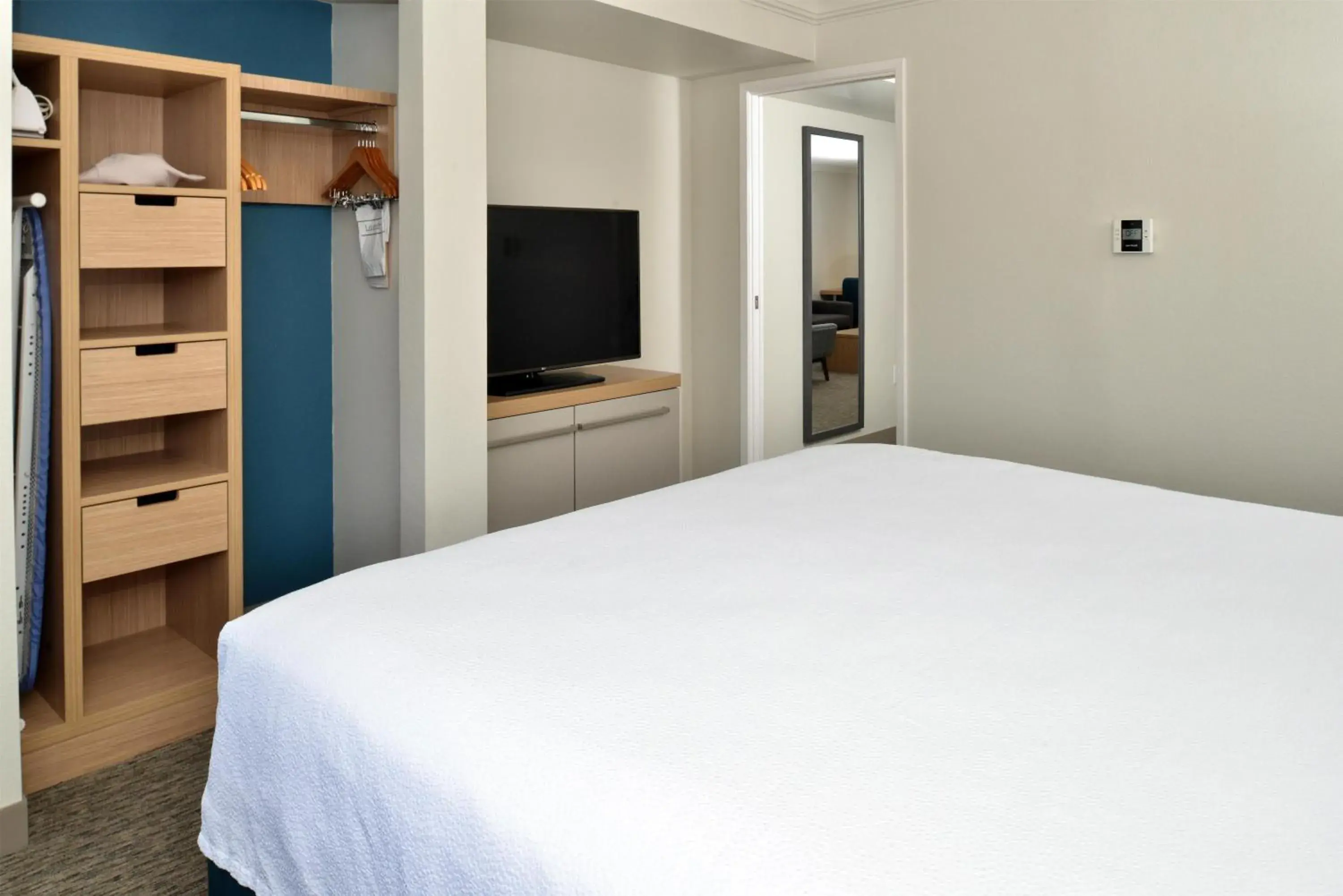 One Bedroom King with Whirlpool Suite in Hilton Garden Inn Napa One Bedroom King with Whirlpool Suite in Hilton Garden Inn Napa