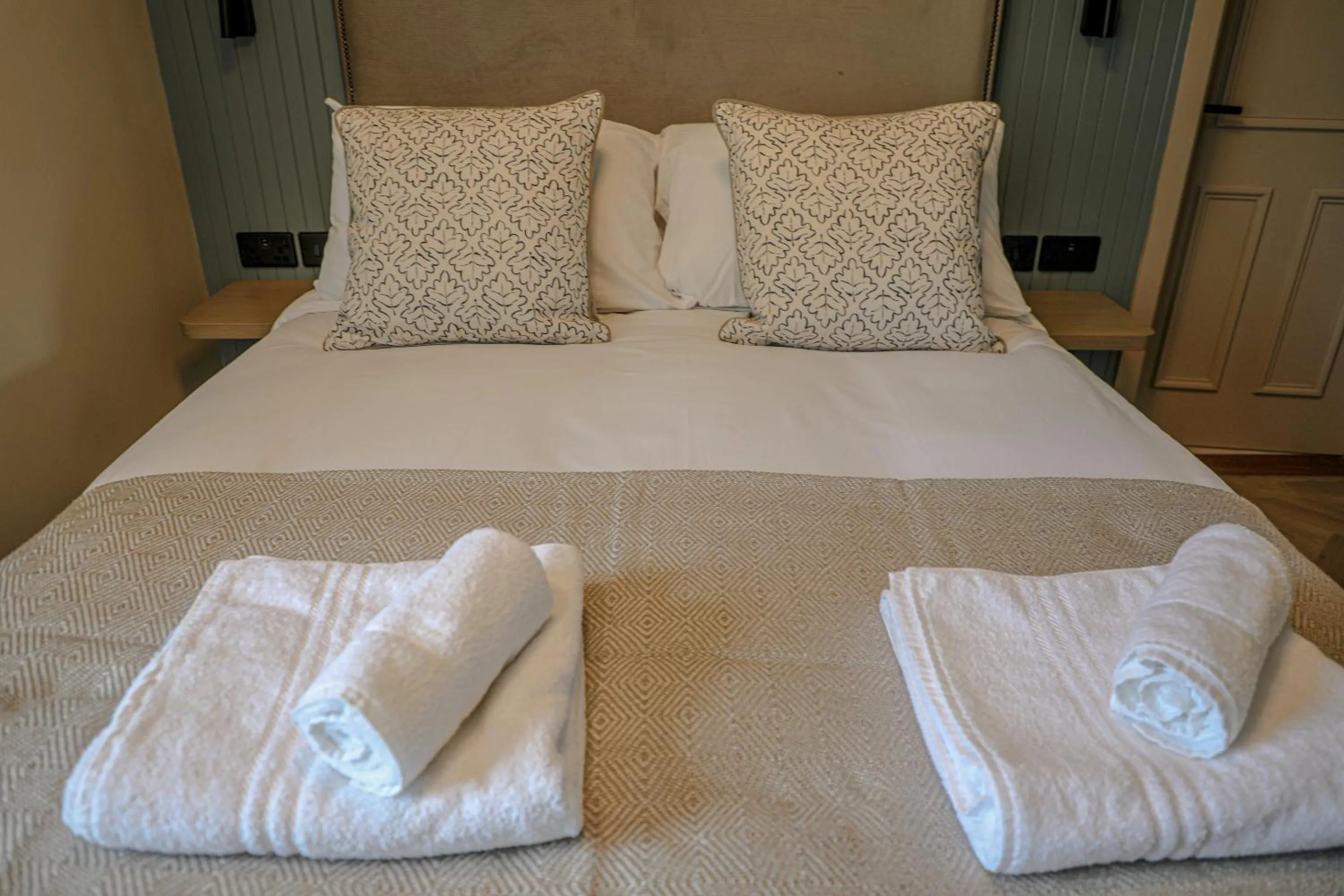 Bedroom, Bed in Bridge End Hotel