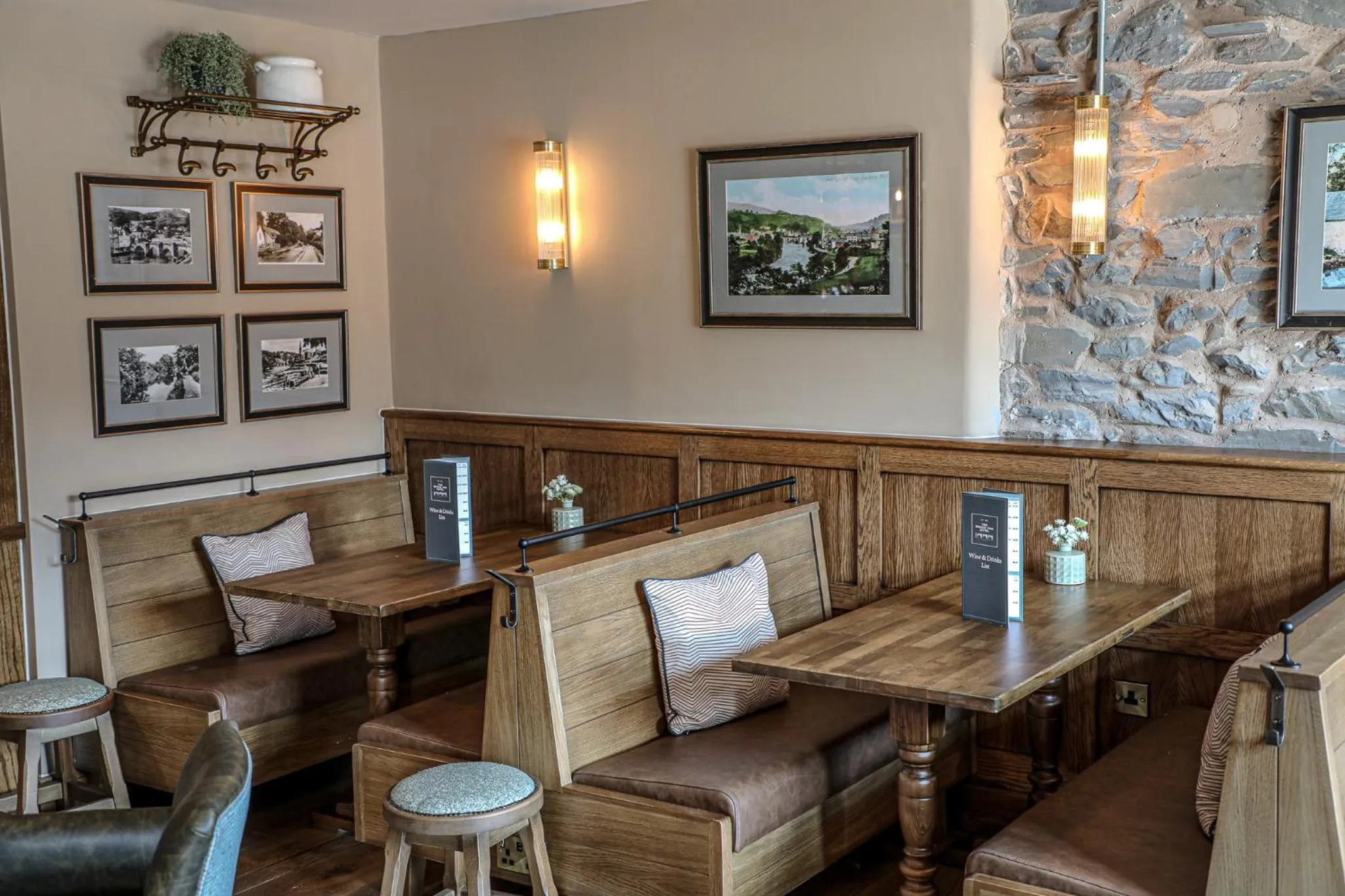 Lounge or bar in Bridge End Hotel