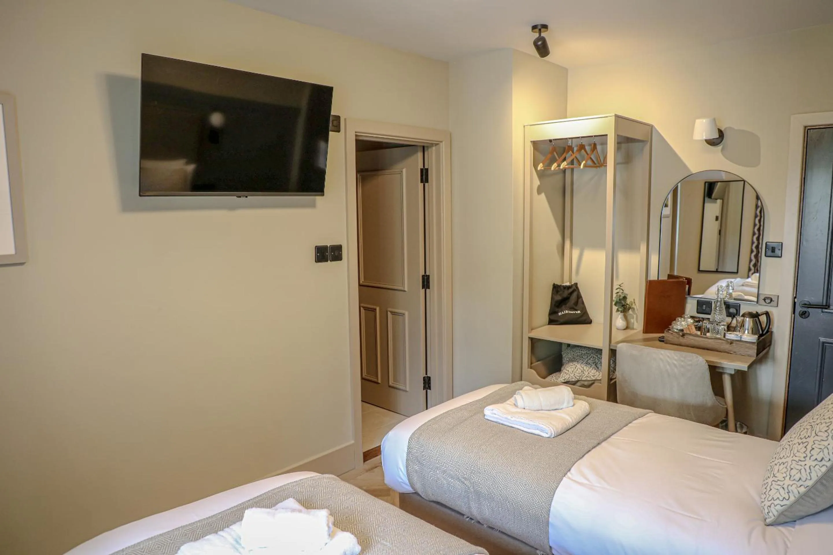 Bedroom, Bed in Bridge End Hotel