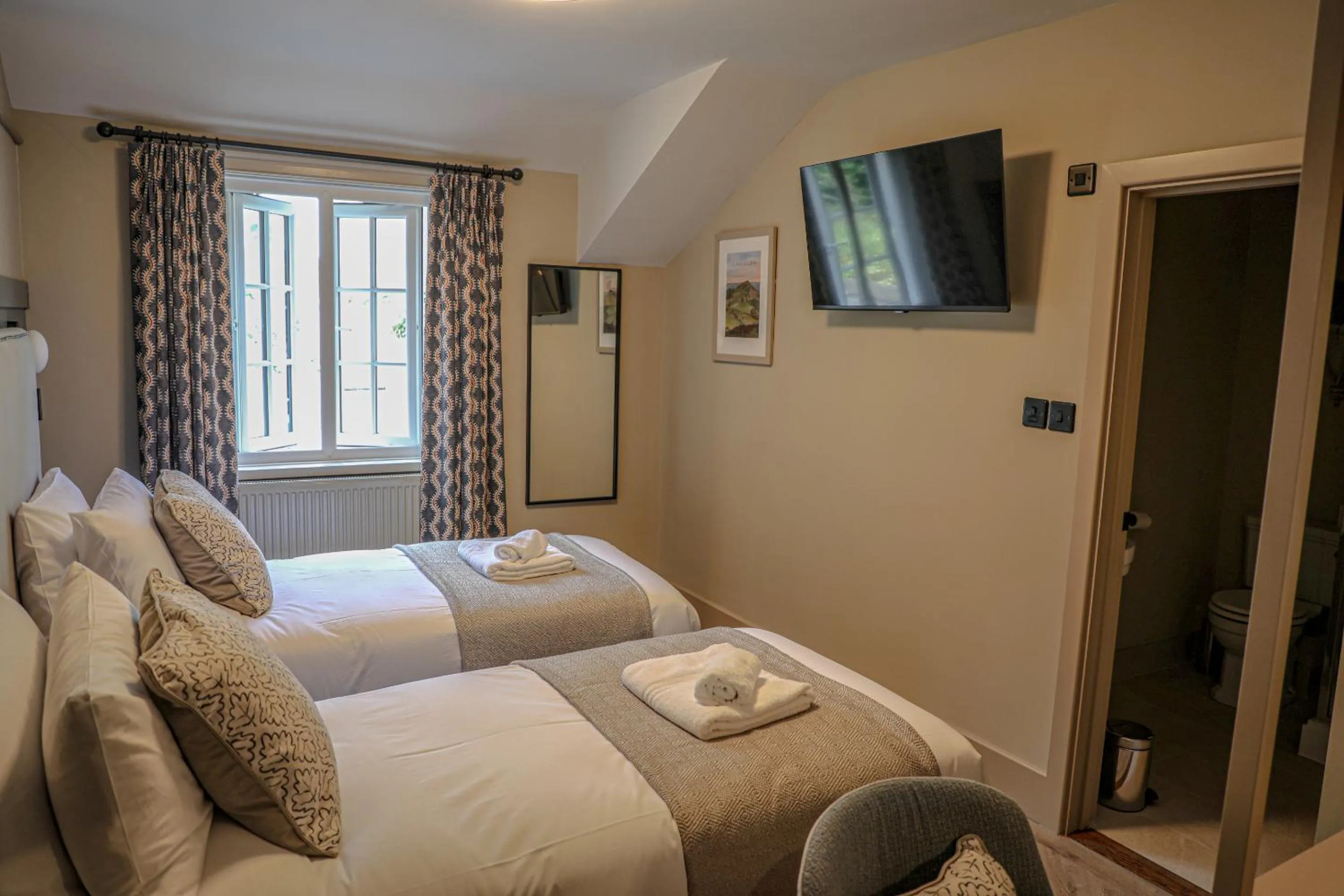 Bedroom, Bed in Bridge End Hotel