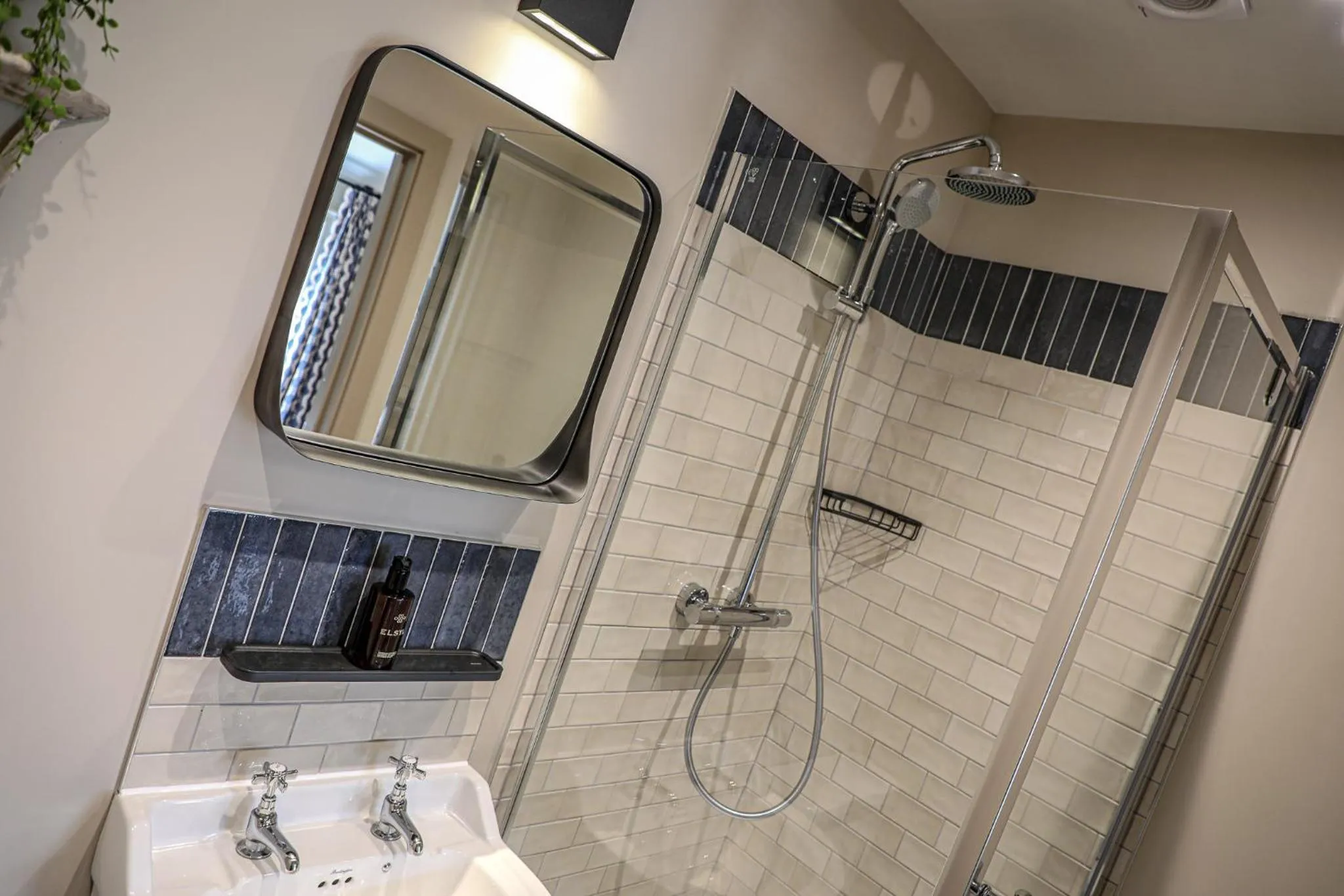 Bedroom in Bridge End Hotel