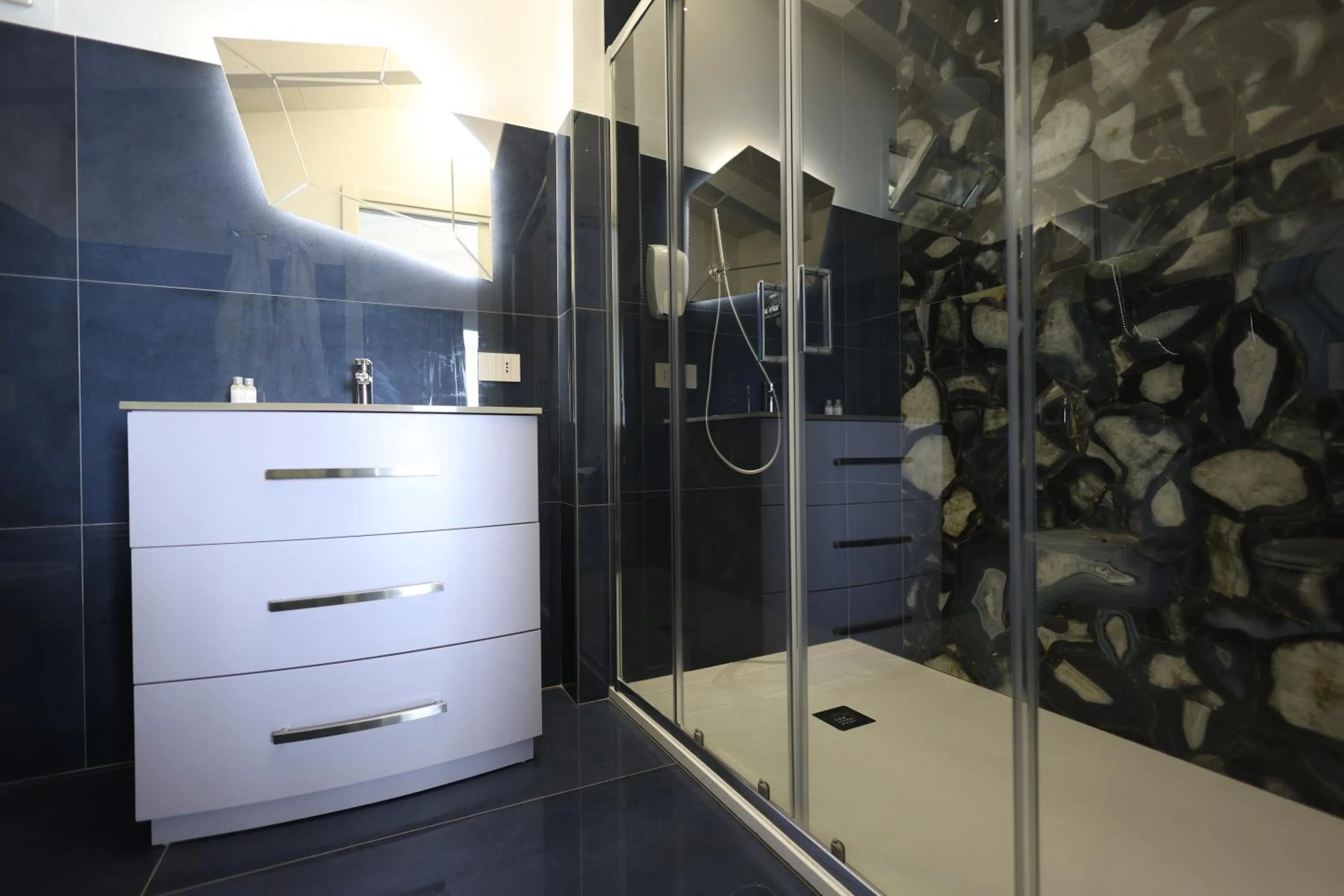 Shower in Oldwell Hotel