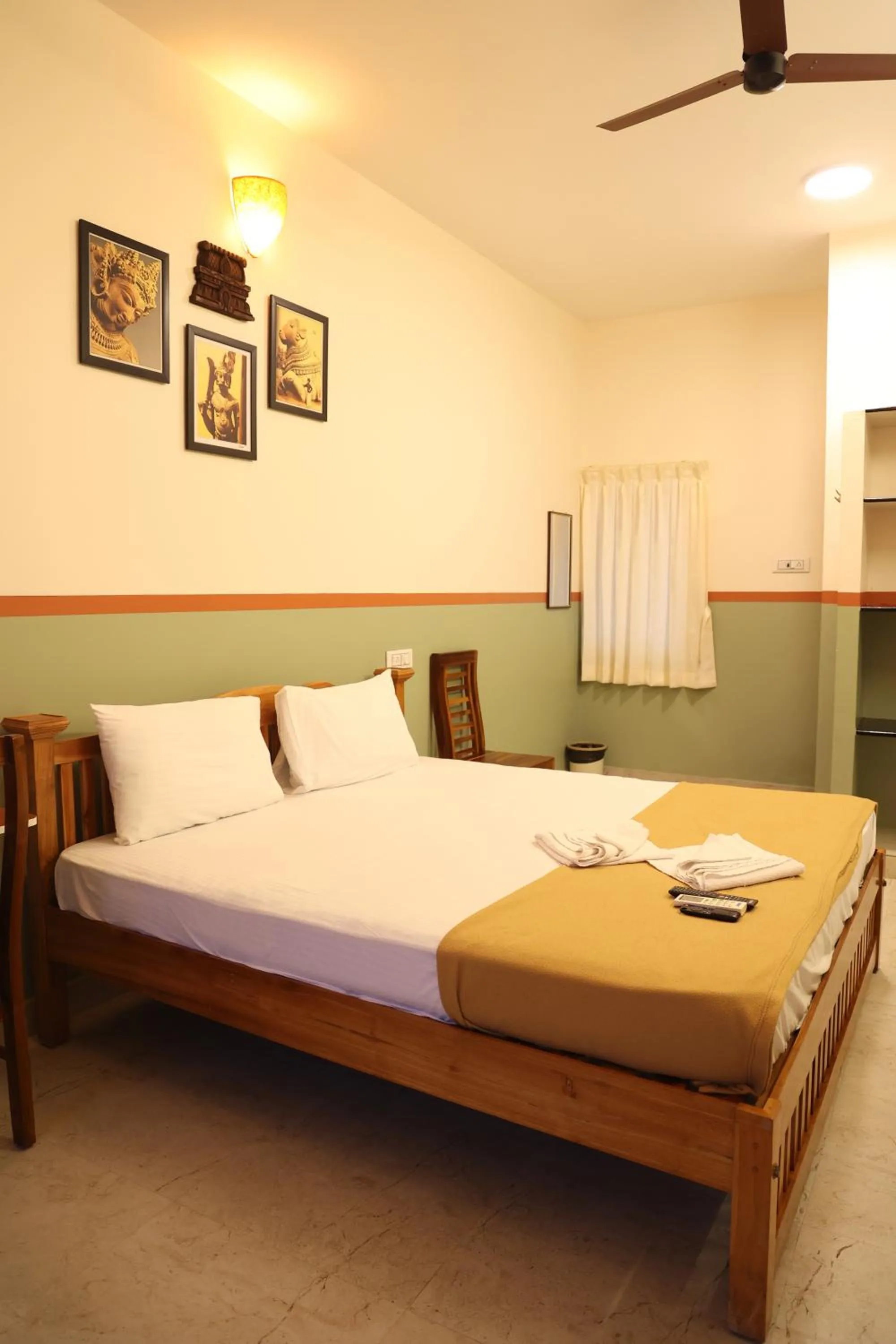 Bed in Dwaraka Guest House