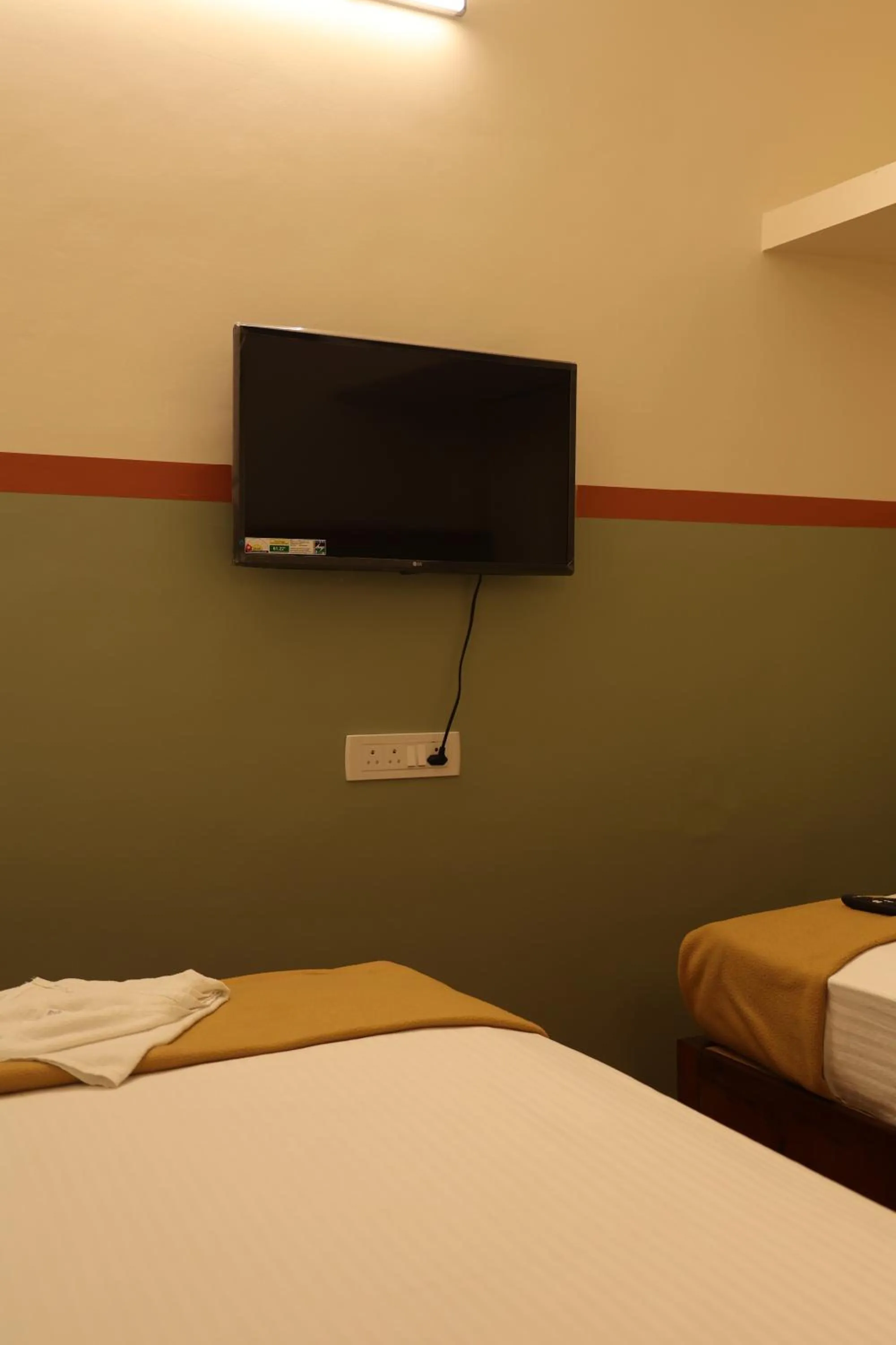 Bed in Dwaraka Guest House