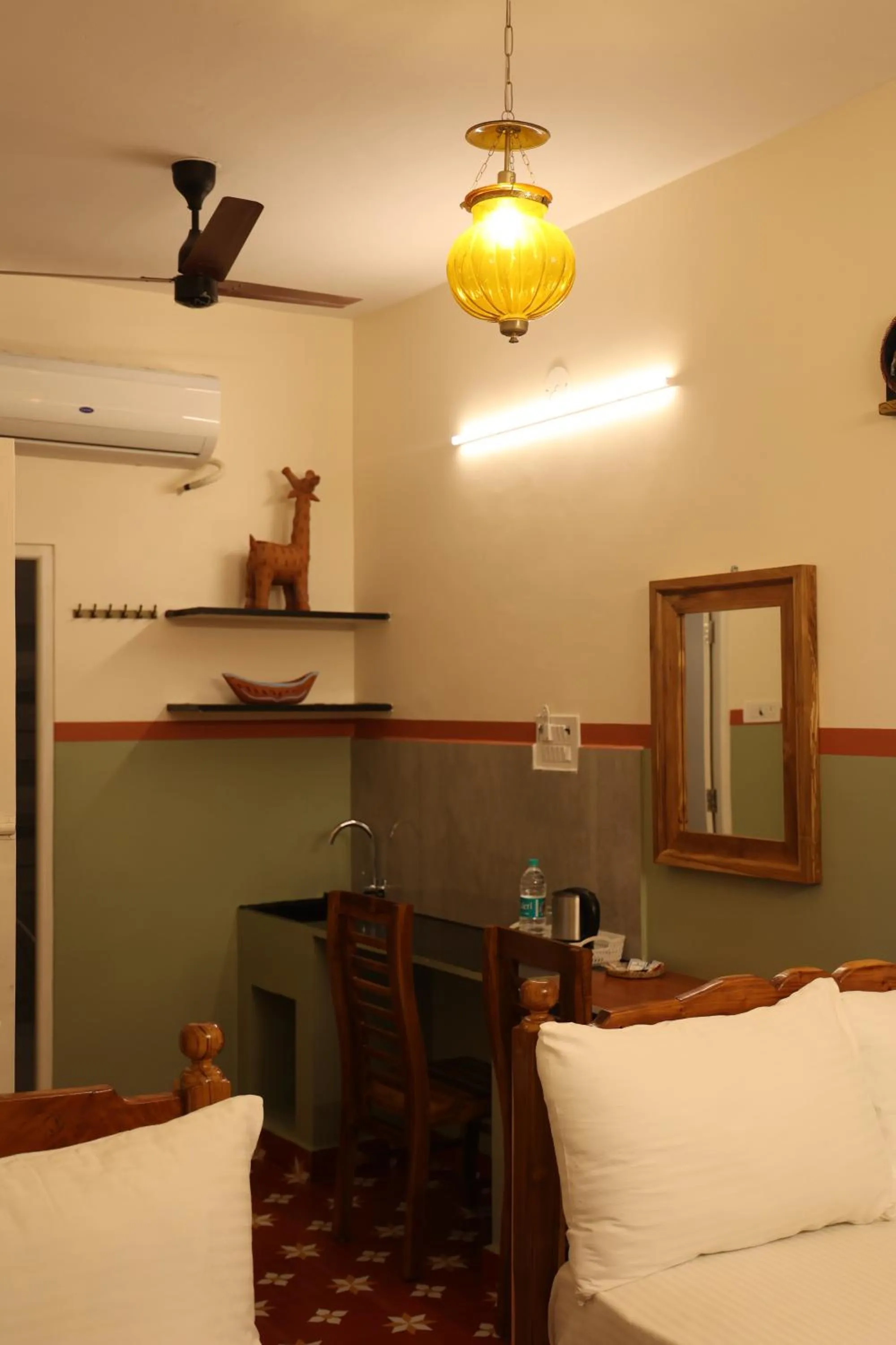 Decorative detail, Bed in Dwaraka Guest House