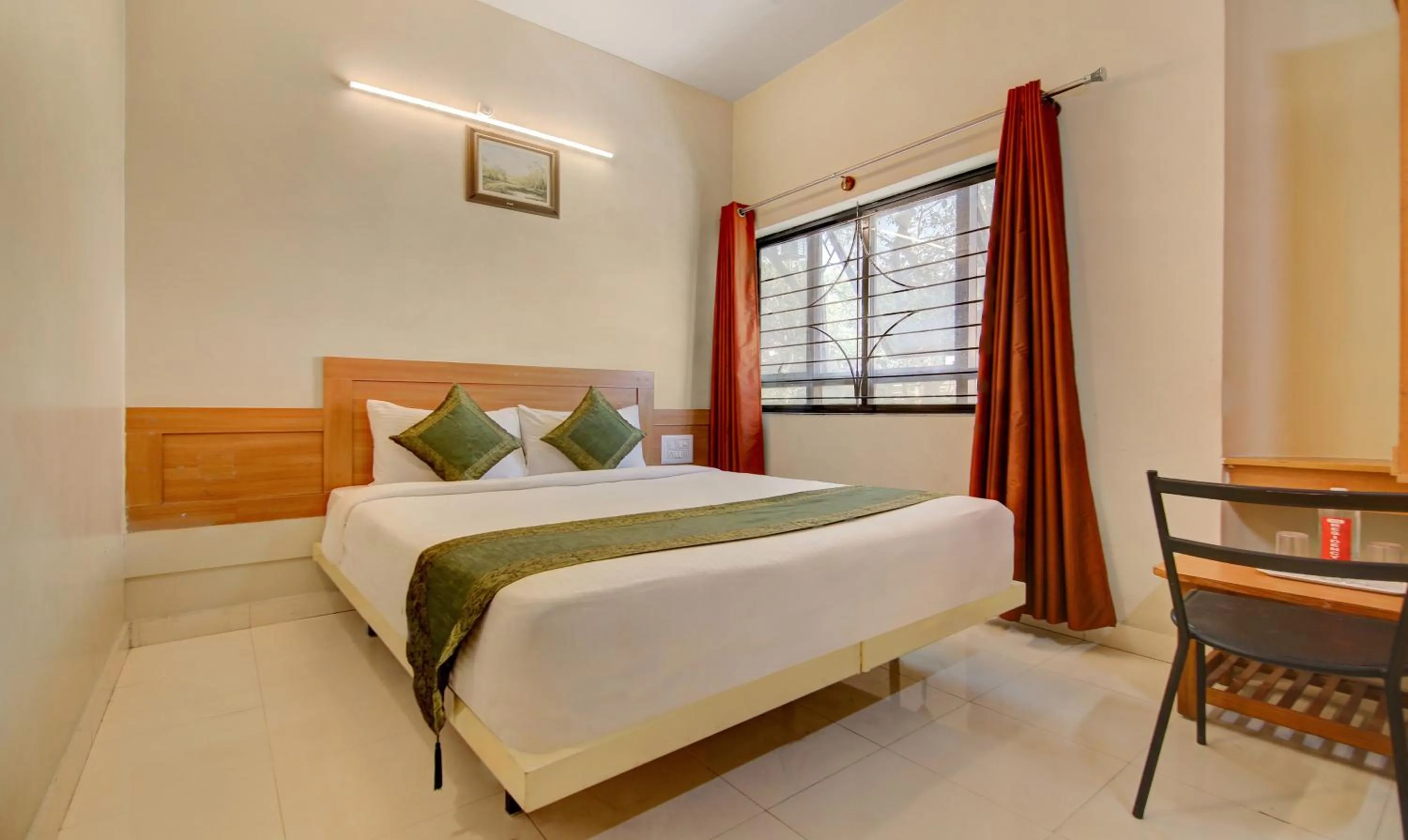 Bedroom, Bed in Itsy Hotels KES Residency, 10 Min From KSR Bengaluru City Junction