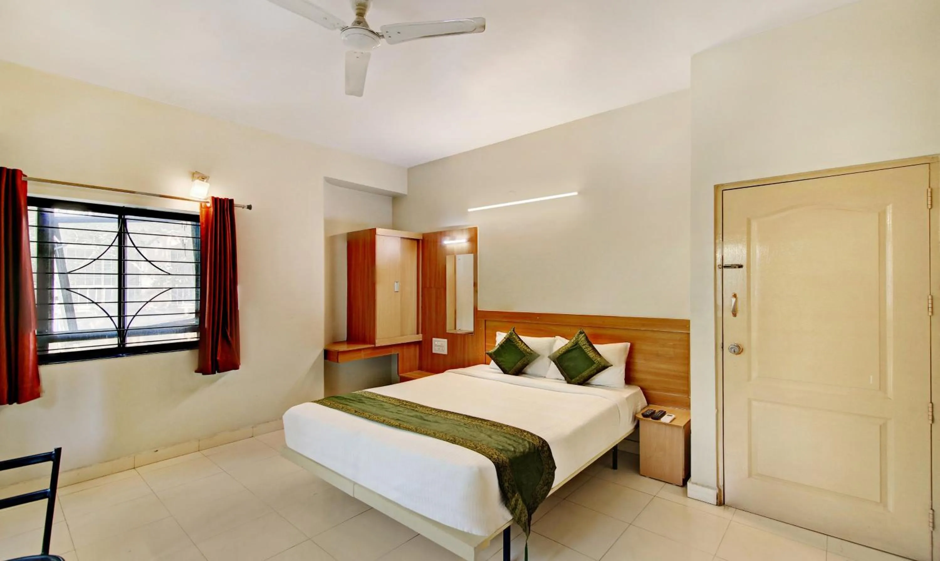 Bedroom, Bed in Itsy Hotels KES Residency, 10 Min From KSR Bengaluru City Junction