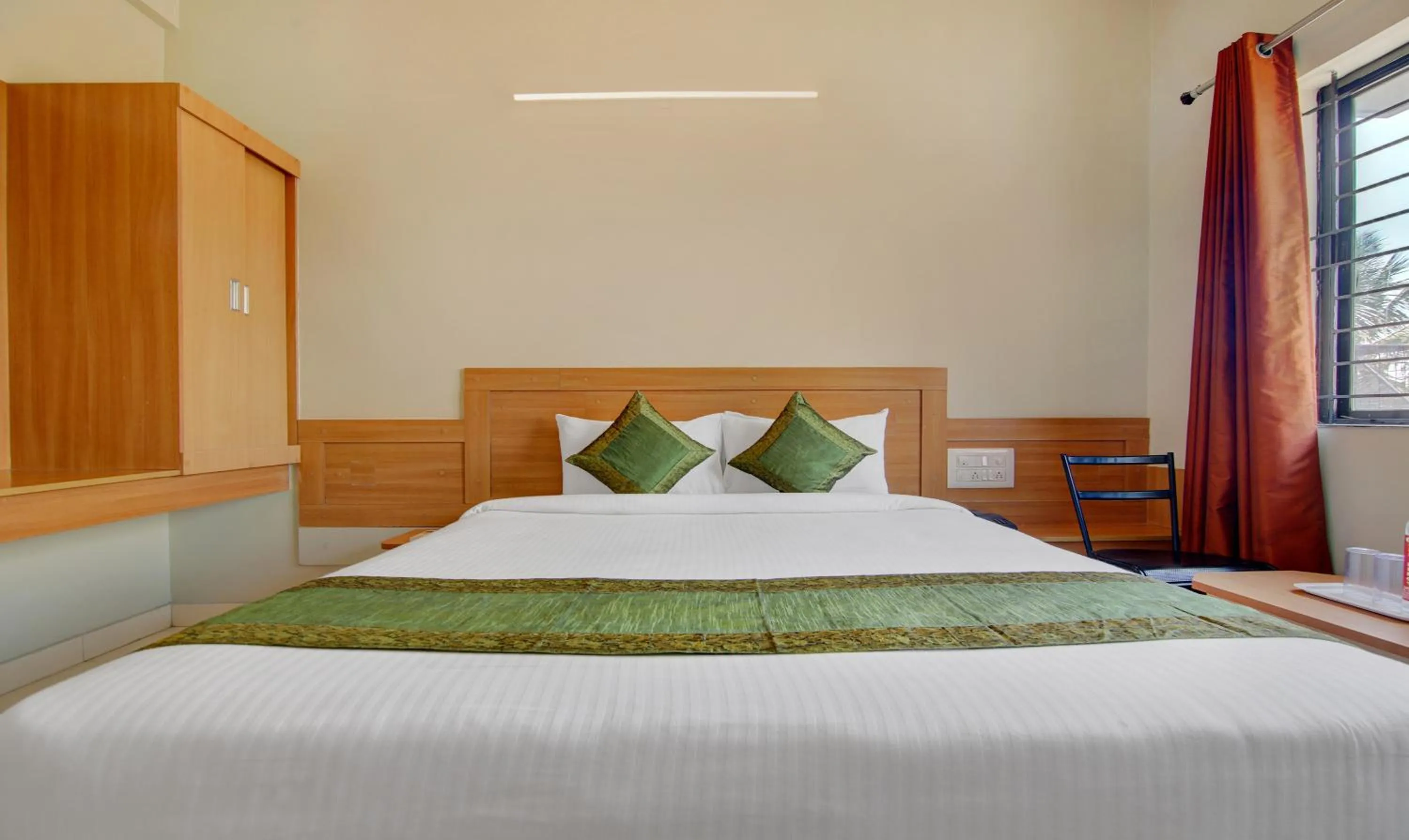 Bedroom, Bed in Itsy Hotels KES Residency, 10 Min From KSR Bengaluru City Junction