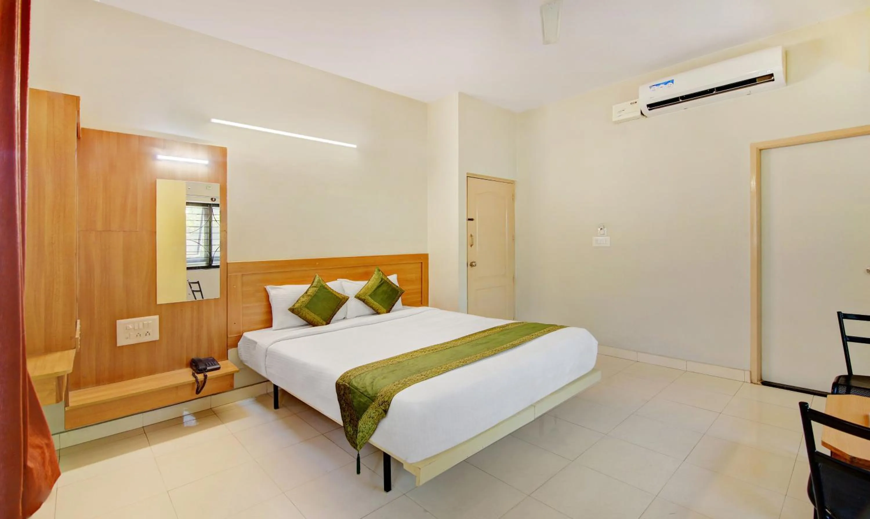 Bedroom, Bed in Itsy Hotels KES Residency, 10 Min From KSR Bengaluru City Junction