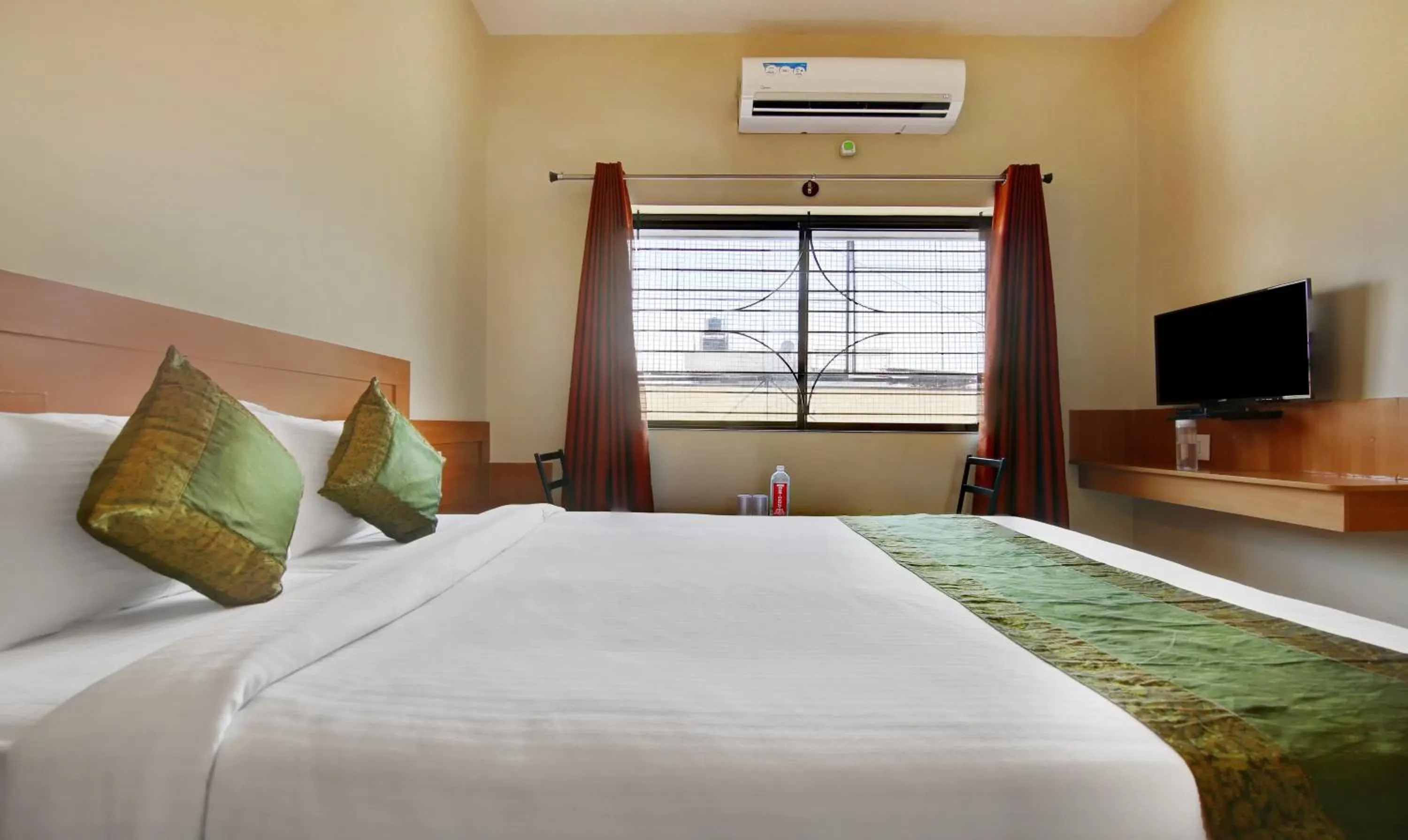 Bedroom, Bed in Itsy Hotels KES Residency, 10 Min From KSR Bengaluru City Junction