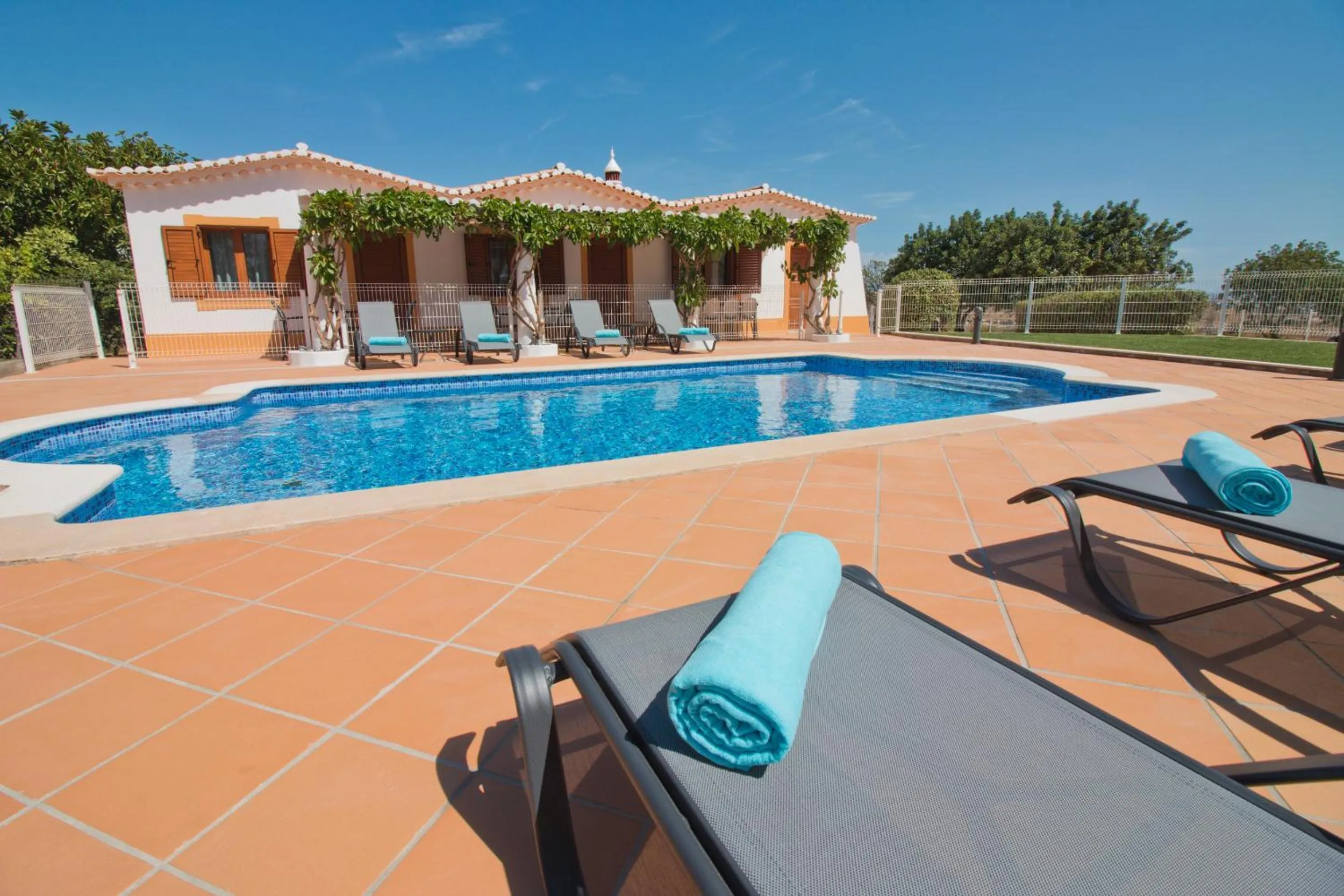 Pool view in Casa da Ladeira Branca