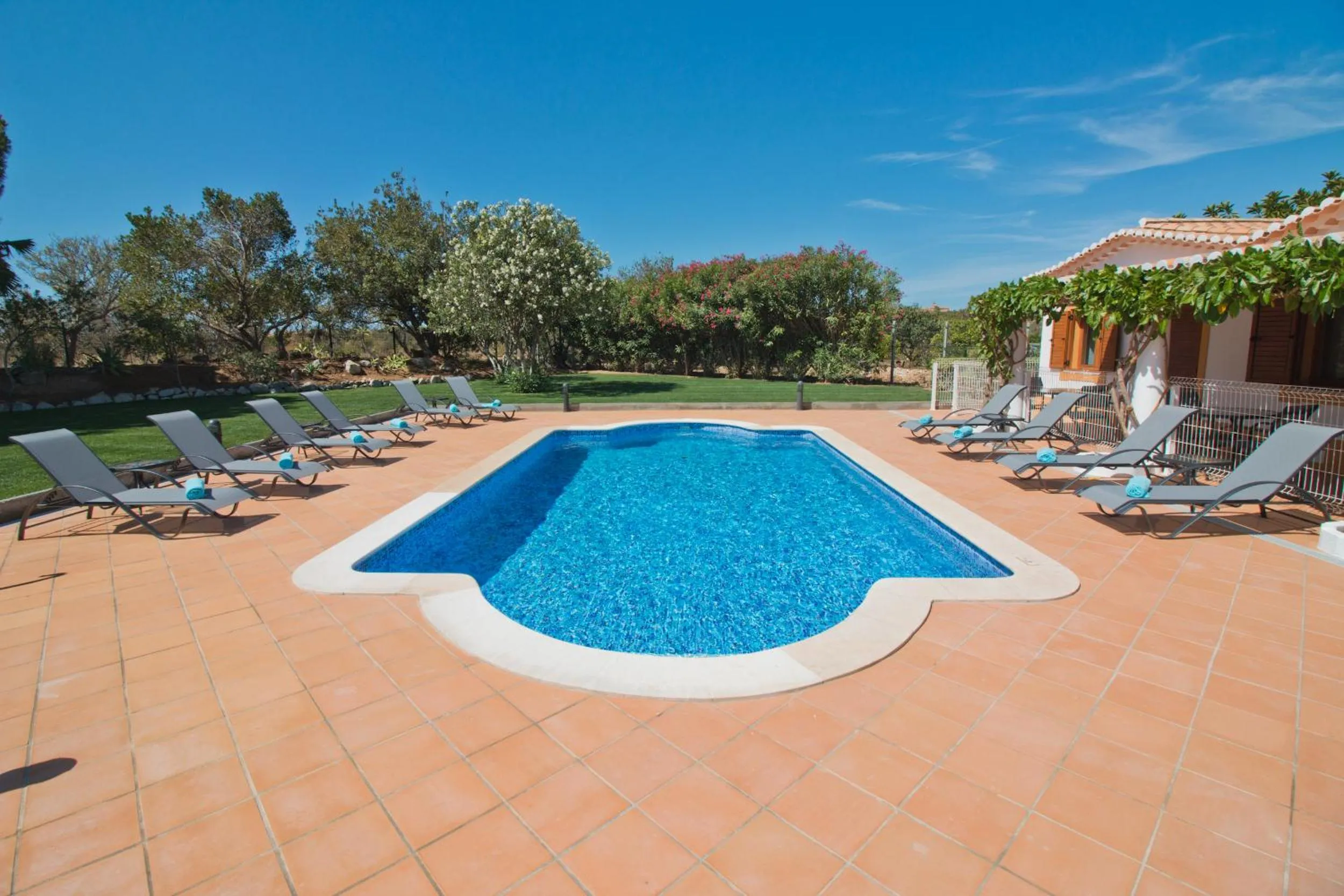Pool view in Casa da Ladeira Branca