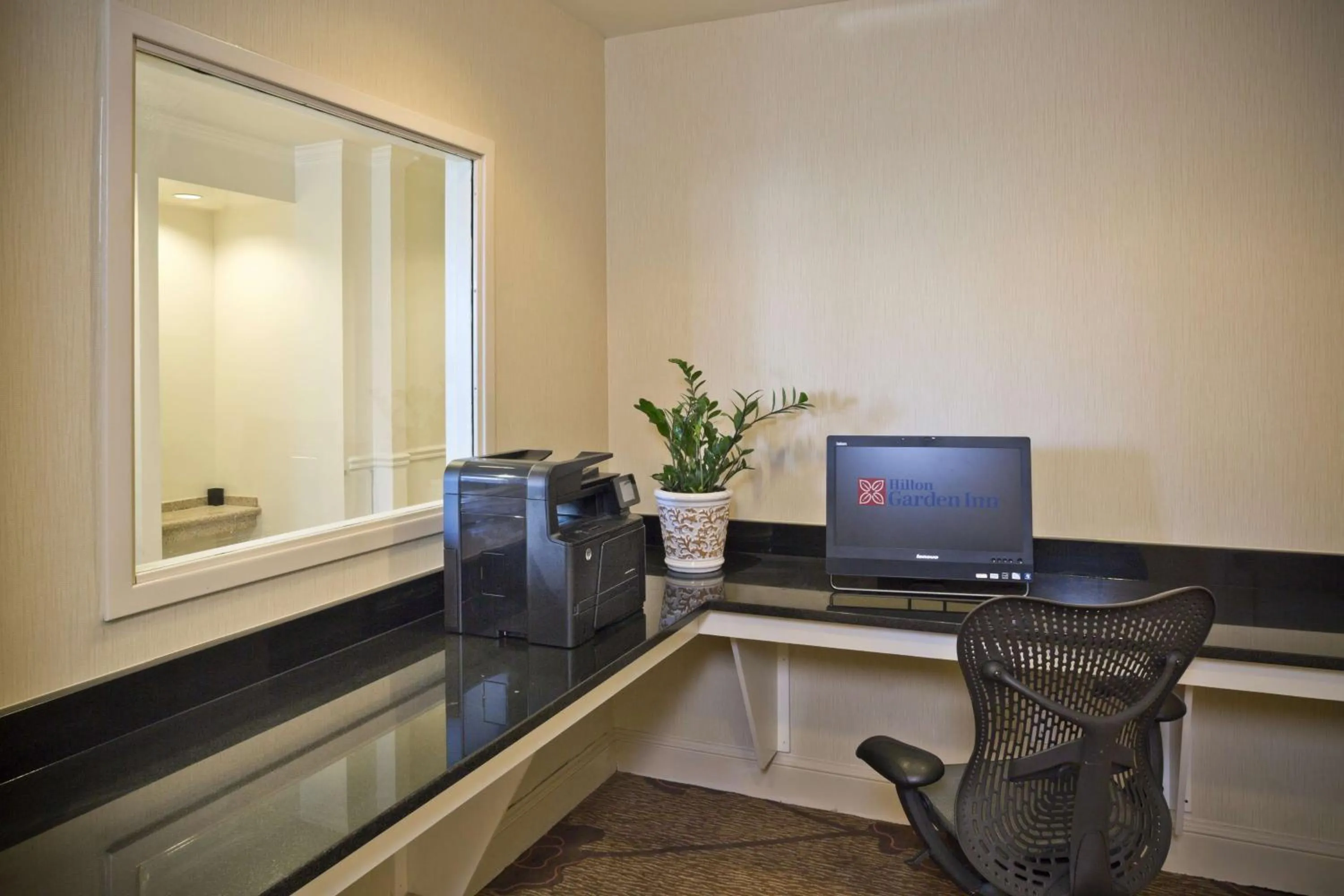 Business facilities in Hilton Garden Inn White Marsh