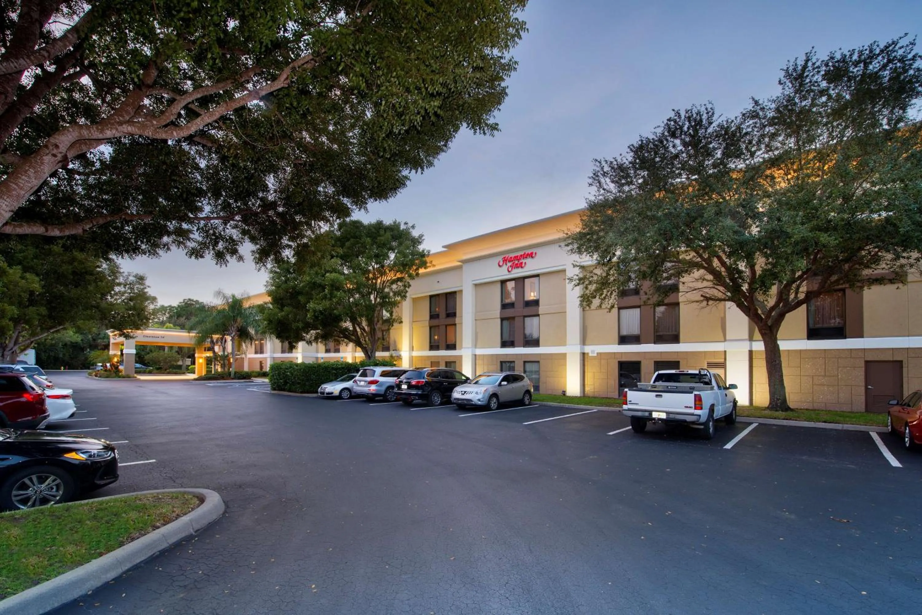 Property building in Hampton Inn Naples - I-75
