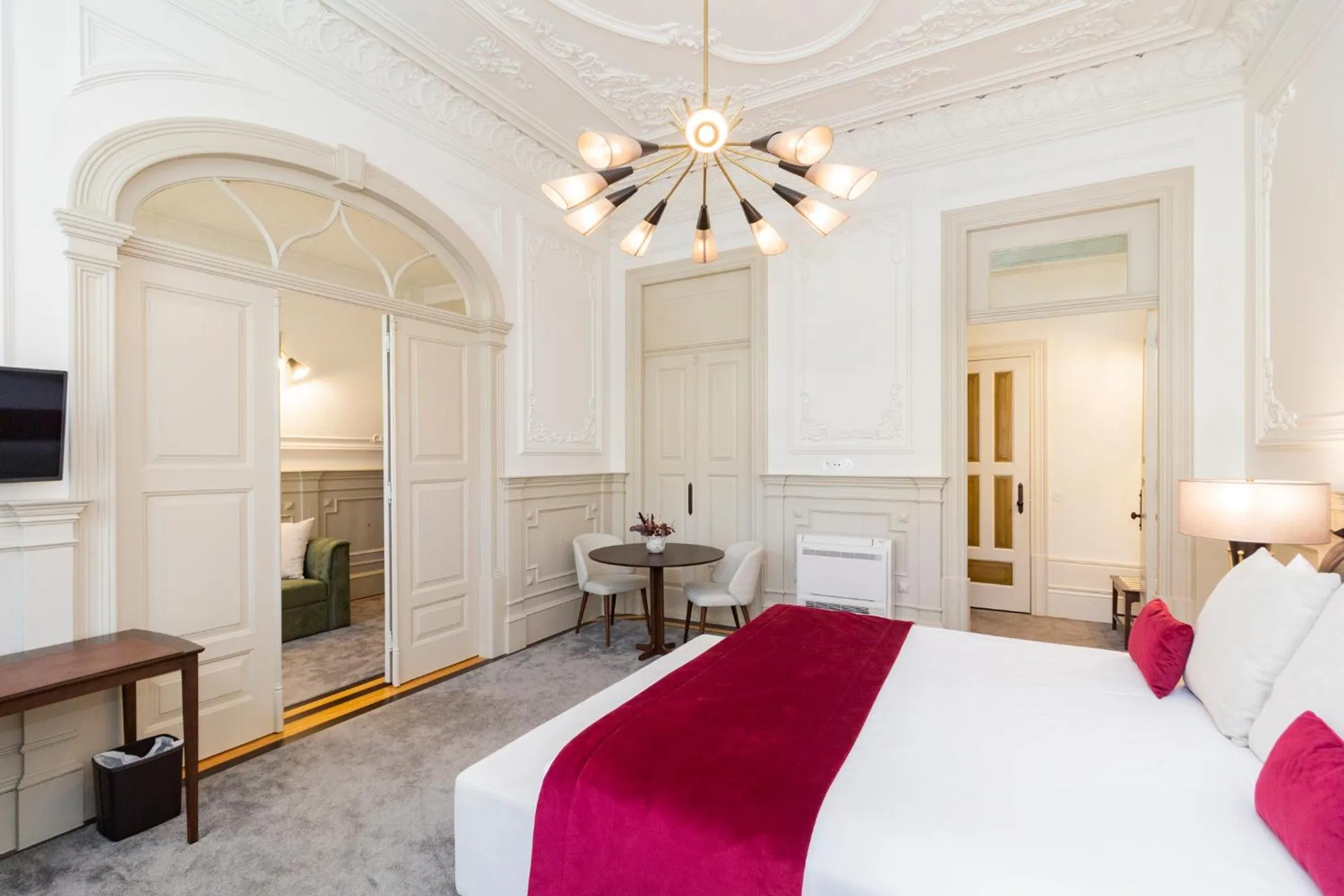 Bedroom, Bed in Marquês Garden House by Olivia