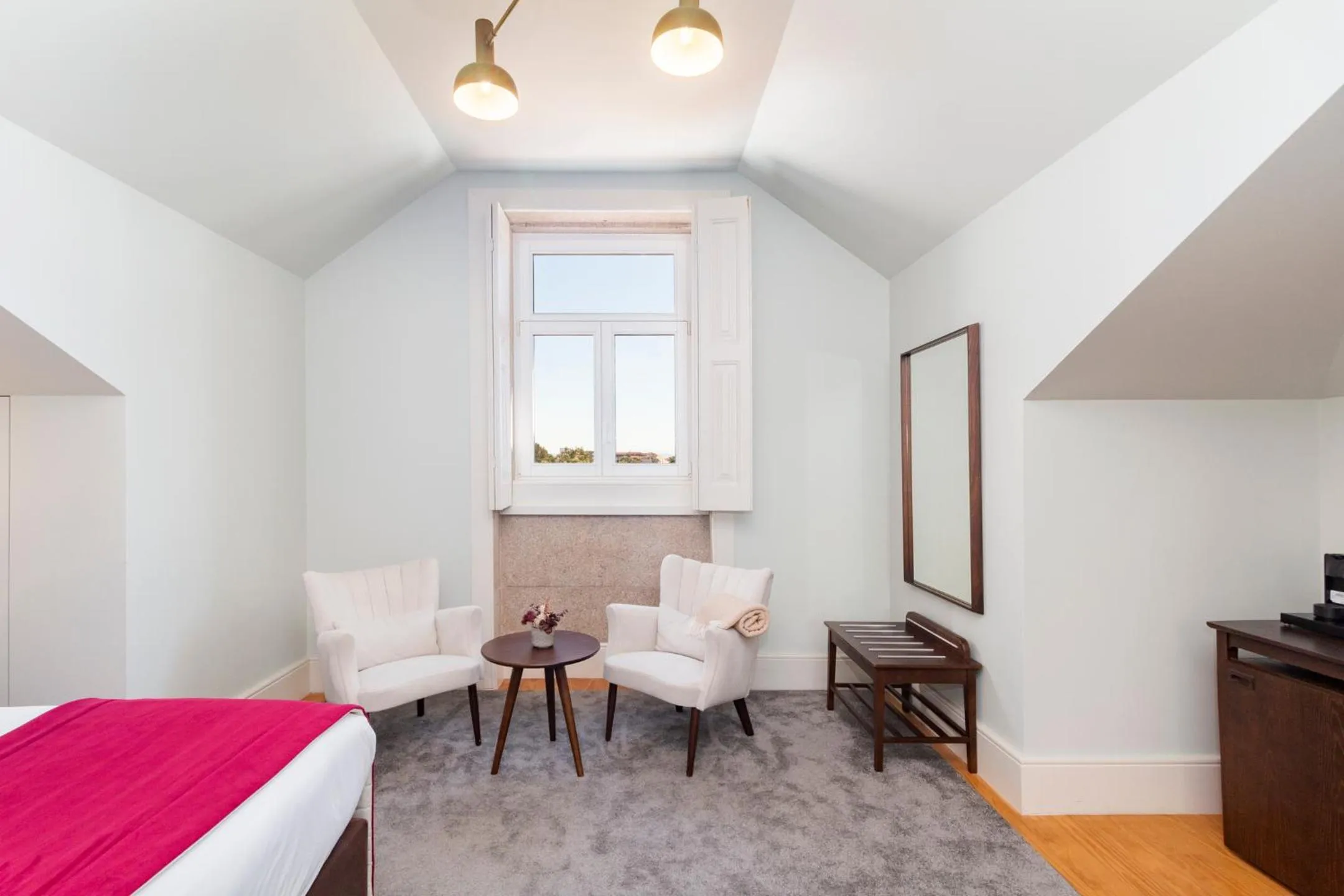 Living room, Bed in Marquês Garden House by Olivia