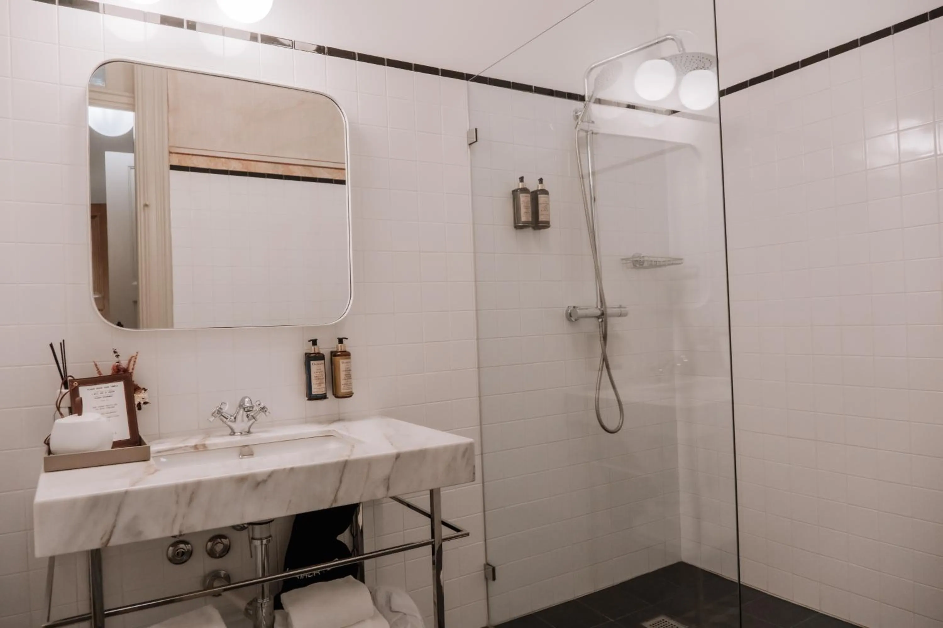 Bathroom in Marquês Garden House by Olivia